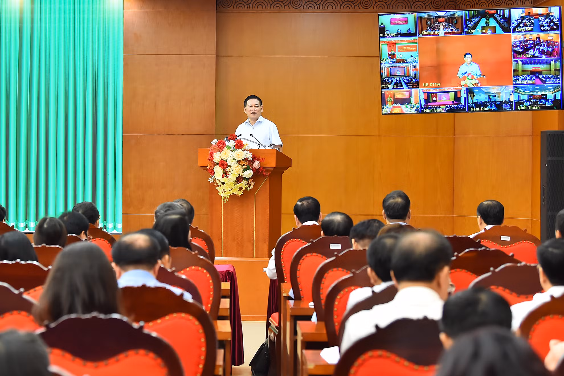 Bộ trưởng Tài chính Hồ Đức Phớc trình bày tham luận tại hội nghị.