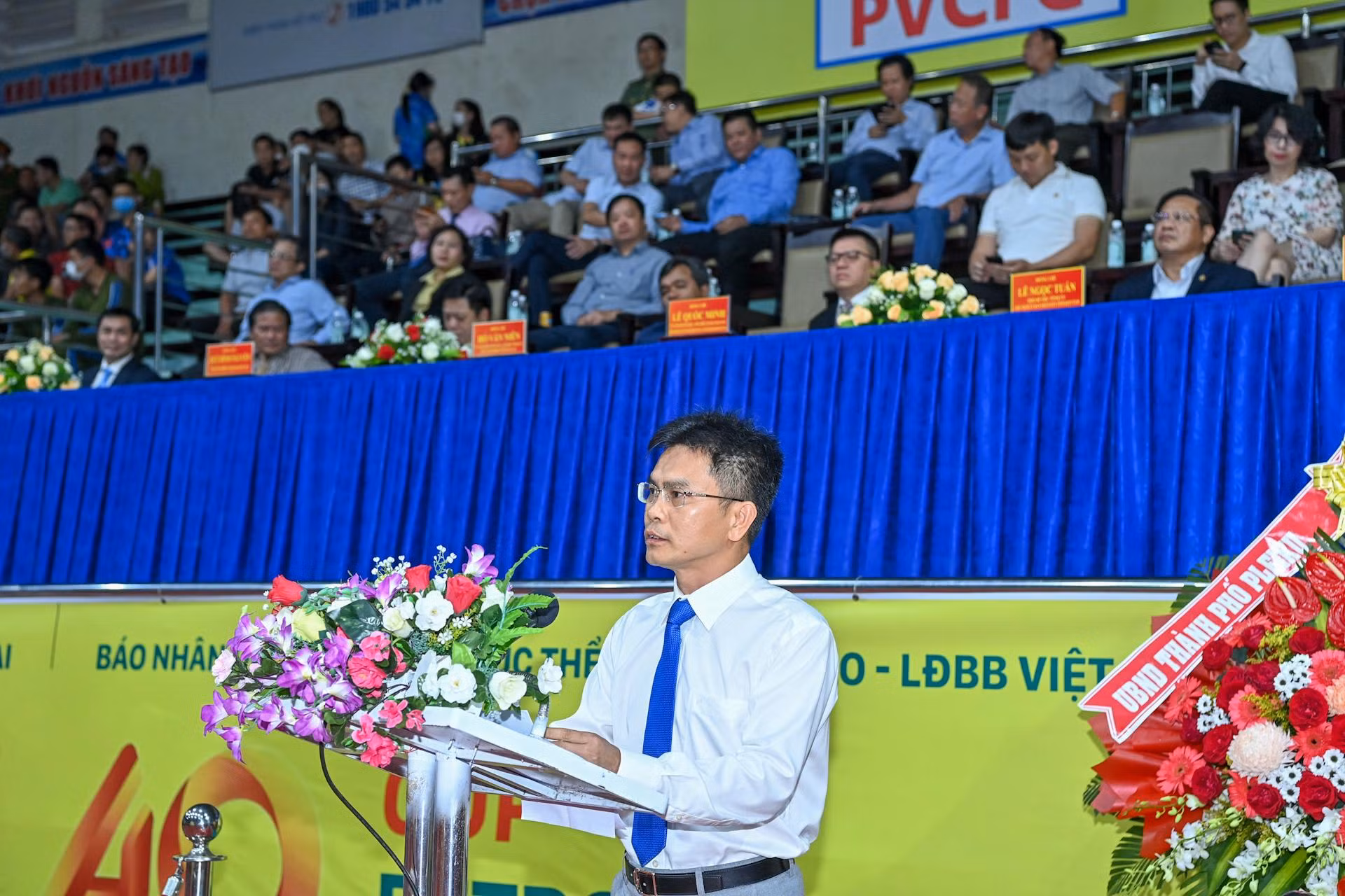 Ông Lê Tiến Hùng, Giám đốc Marketing, đại diện nhà đồng hành chính Công ty cổ phần Phân bón Dầu khí Cà Mau phát biểu tại lễ khai mạc.