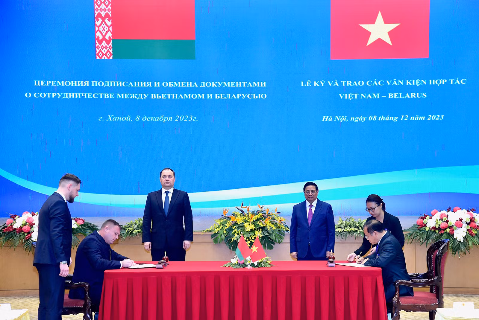 [Ảnh] Thủ tướng Phạm Minh Chính và Thủ tướng Cộng hòa Belarus Roman Golovchenko chứng kiến Lễ trao văn kiện hợp tác ảnh 4