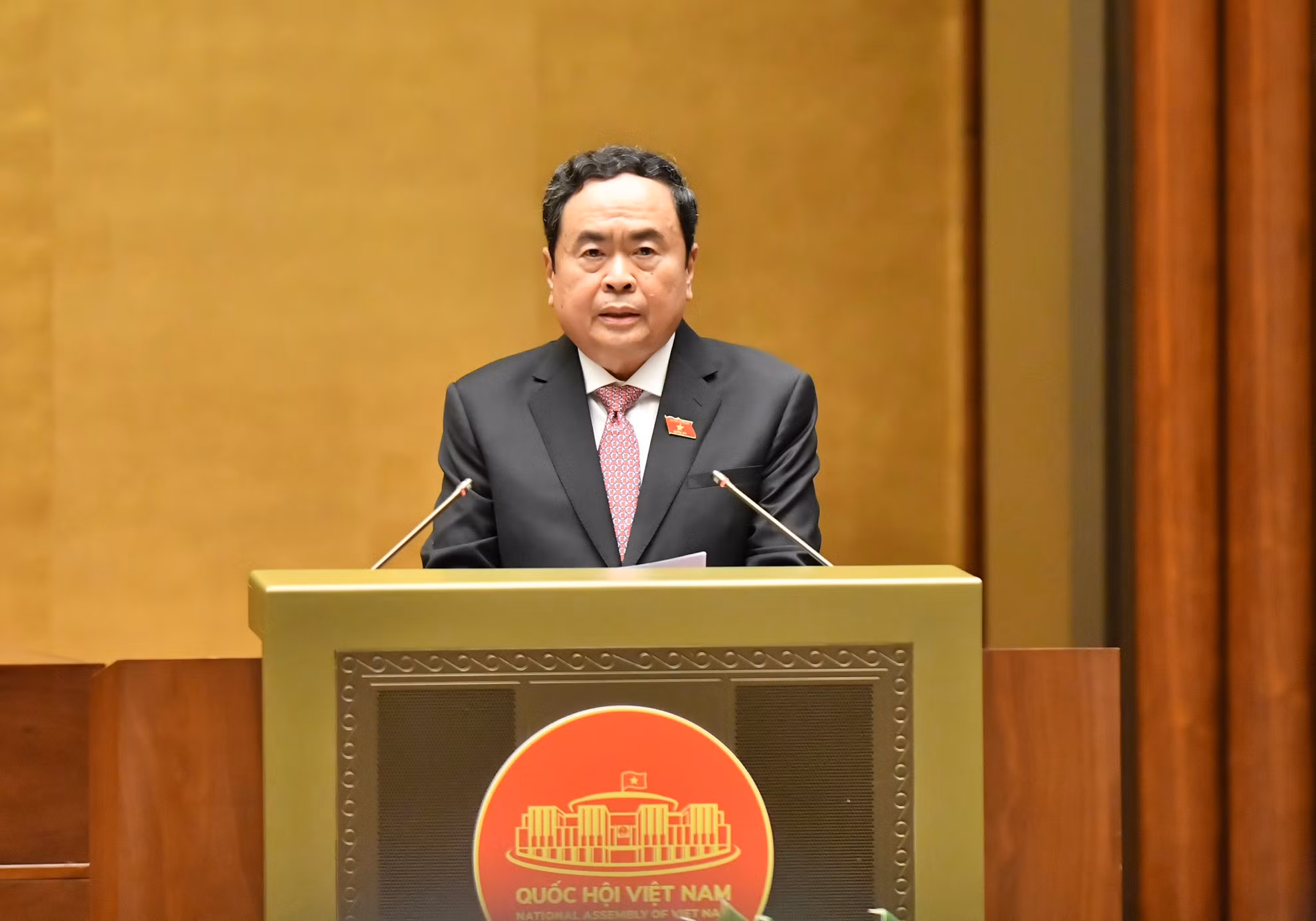 Phó Chủ tịch Thường trực Quốc hội điều hành hoạt động của Ủy ban Thường vụ Quốc hội và Quốc hội Trần Thanh Mẫn đề nghị các vị đại biểu Quốc hội phát huy dân chủ, nêu cao tinh thần trách nhiệm, tập trung nghiên cứu kỹ lưỡng, thảo luận sôi nổi, đóng góp nhiều ý kiến tâm huyết, sâu sắc, chất lượng để đáp ứng các yêu cầu, nhiệm vụ phát triển kinh tế-xã hội, bảo đảm quốc phòng, an ninh của đất nước cũng như sự mong đợi của cử tri và nhân dân cả nước.
