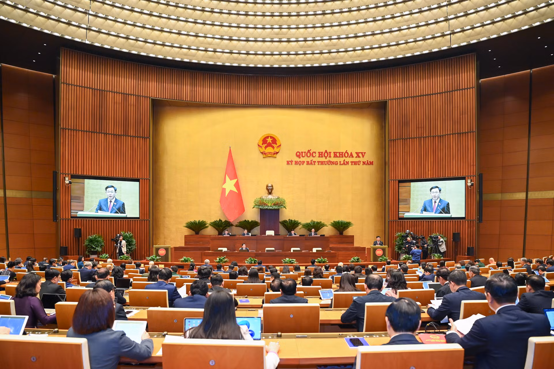 Quang cảnh kỳ họp tại Hội trường Diên Hồng, Nhà Quốc hội.