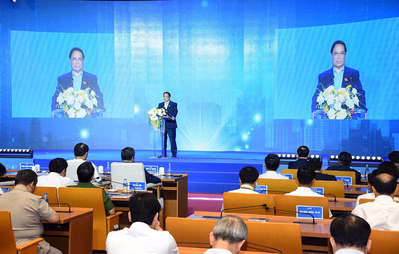 Thủ tướng yêu cầu Hà Nội phải là địa phương đi đầu, tiên phong trong công cuộc đổi mới và phát triển kinh tế số, xã hội số, công dân số, hướng tới xã hội văn minh, hiện đại.