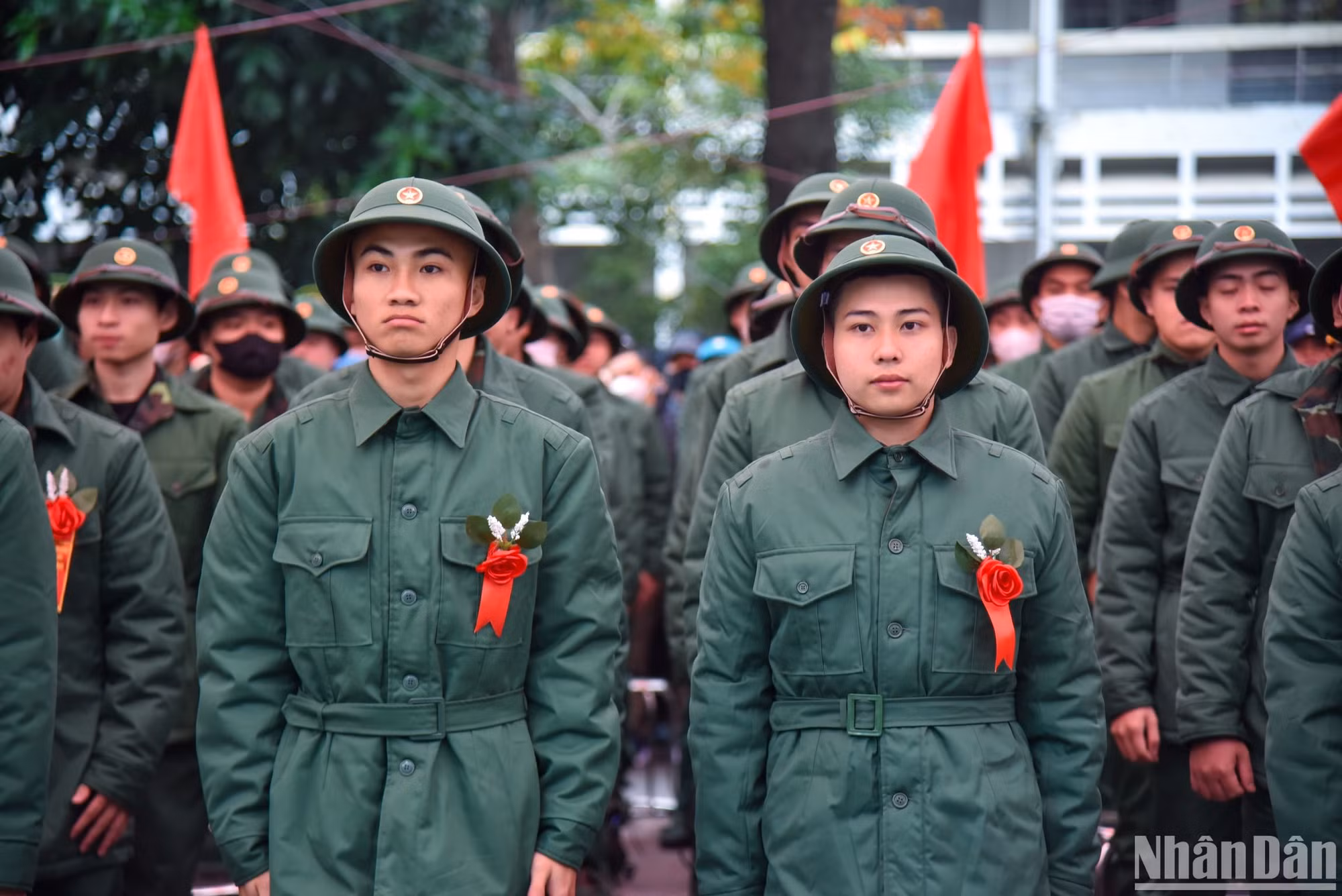 Các tân binh đều bày tỏ lòng quyết tâm, dốc hết sức để hoàn thành nghĩa vụ với Tổ quốc. Các tân binh đều bày tỏ lòng quyết tâm, dốc hết sức để hoàn thành nghĩa vụ với Tổ quốc.