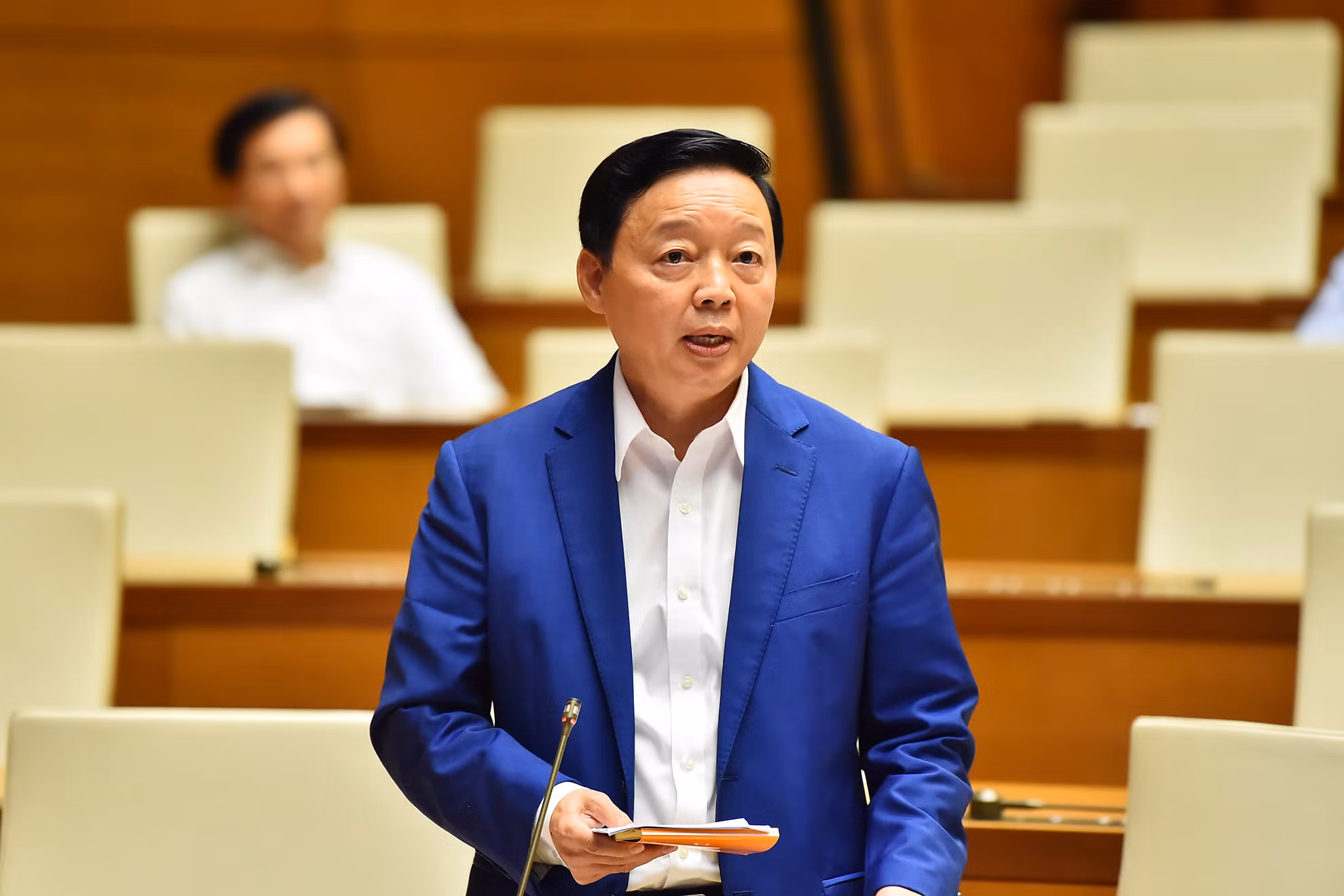 Phó Thủ tướng Chính phủ Trần Hồng Hà tham gia trả lời chất vấn các đại biểu Quốc hội liên quan đến lĩnh vực phụ trách.