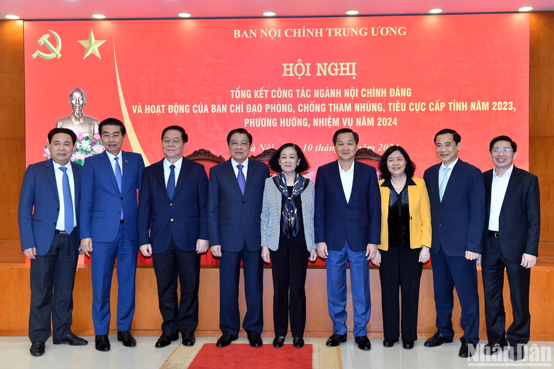 Đồng chí Trương Thị Mai, Ủy viên Bộ Chính trị, Thường trực Ban Bí thư, Trưởng Ban Tổ chức Trung ương và các đồng chí lãnh đạo Đảng, Nhà nước và các đại biểu dự hội nghị.