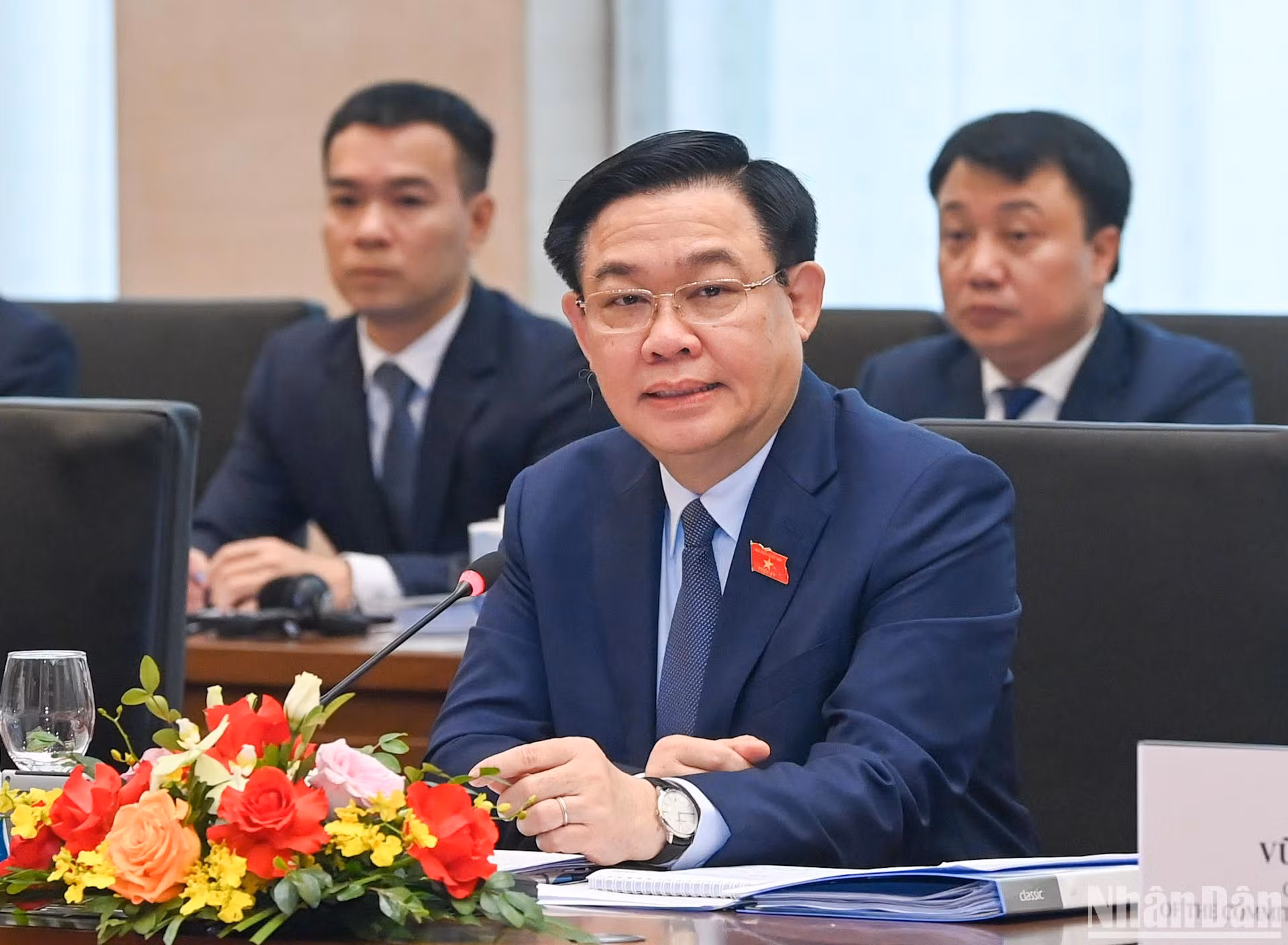 Chủ tịch Quốc hội Vương Đình Huệ phát biểu mở đầu cuộc làm việc.