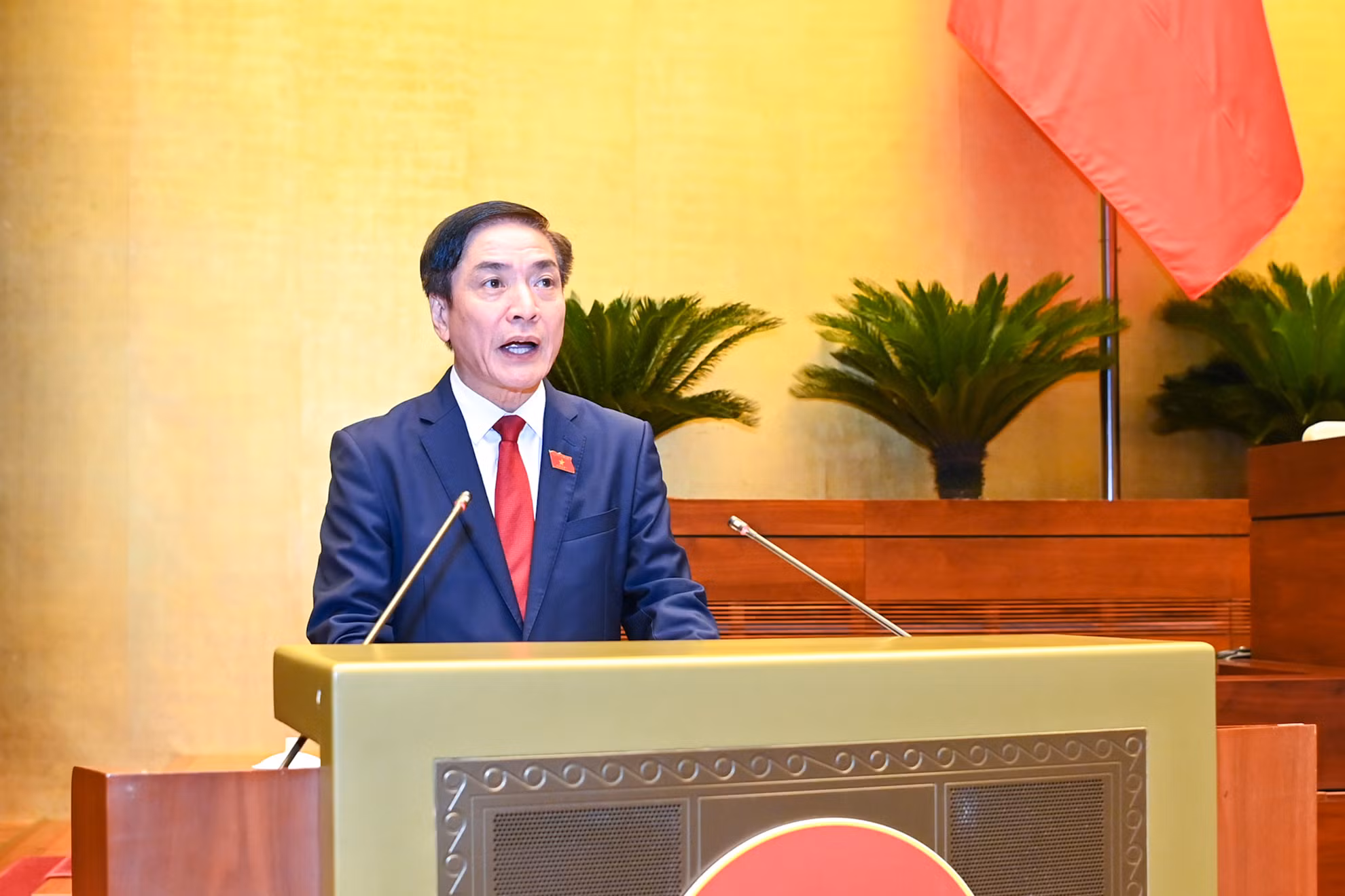 Tổng Thư ký Quốc hội, Chủ nhiệm Văn phòng Quốc hội Bùi Văn Cường tuyên bố lý do, giới thiệu đại biểu tham dự Kỳ họp.