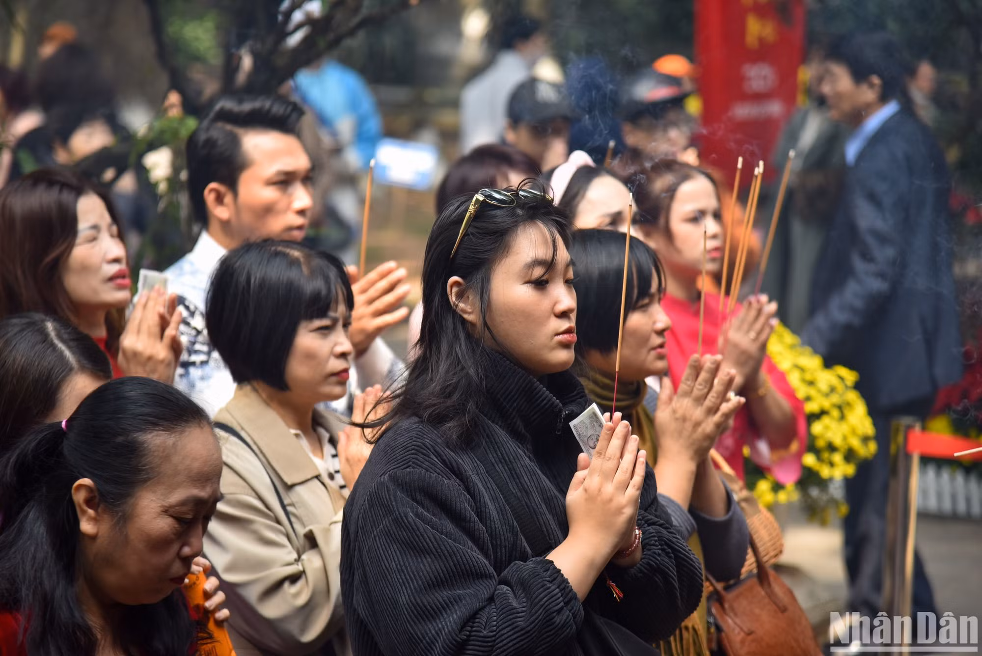 Nhiều người dân cho biết, trong những ngày đầu năm mới, họ không mong cầu điều gì nhiều ngoài sức khỏe cho bản thân và gia đình, vì có sức khỏe thì sẽ có tất cả. Họ mong muốn một năm mới không có bệnh tật, ốm đau, ai ai cũng sẽ hạnh phúc.
