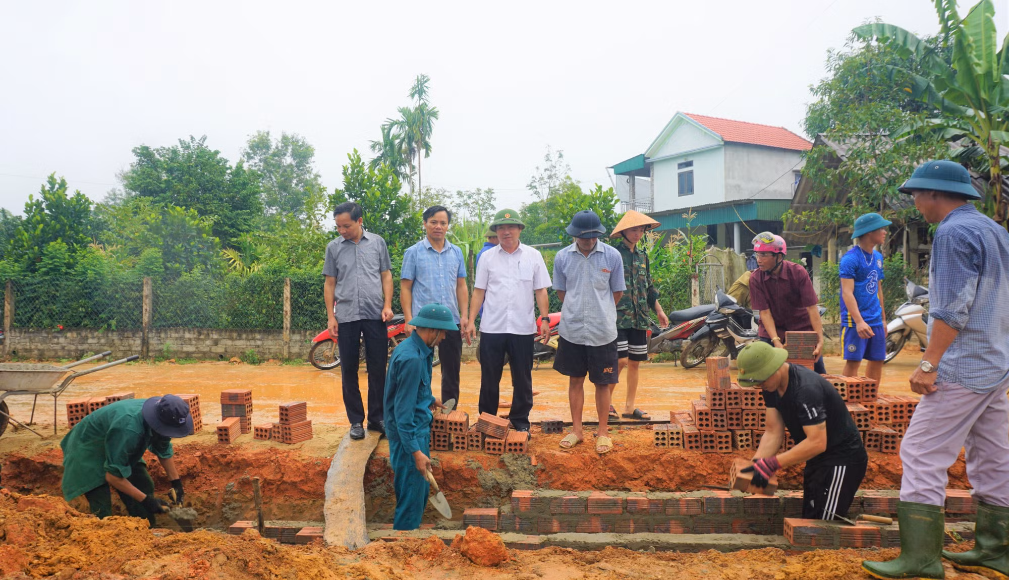 Các cơ quan, đơn vị cấp tỉnh đồng hành, hỗ trợ người dân Hương Khê xây dựng nông thôn mới. Các cơ quan, đơn vị cấp tỉnh đồng hành, hỗ trợ người dân Hương Khê xây dựng nông thôn mới.