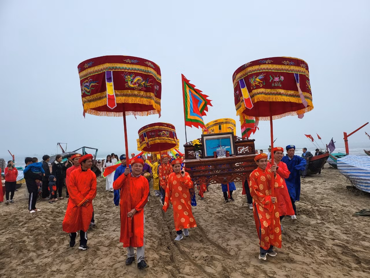 Lễ hội cầu ngư của làng Cam Lâm (Nghi Xuân, Hà Tĩnh) đã có từ bao đời nay, song do nhiều lý do khác nhau, việc duy trì nghi lễ không được tiến hành thường xuyên.