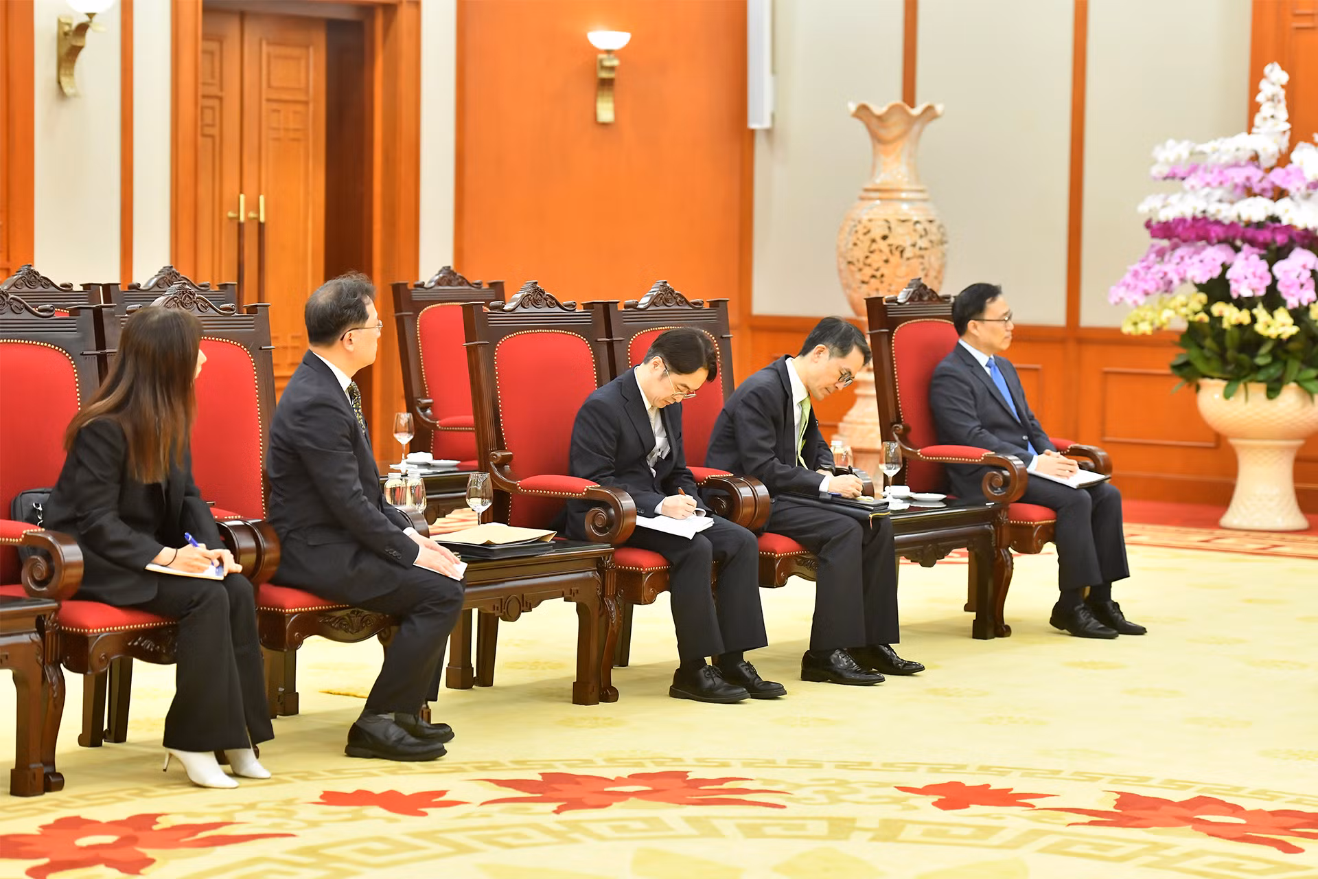 Các đại biểu Hàn Quốc tham dự buổi tiếp. Các đại biểu Hàn Quốc tham dự buổi tiếp.