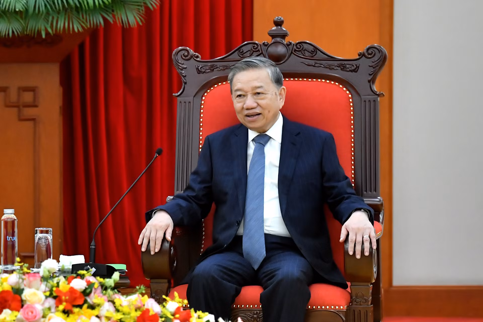 Tổng Bí thư Tô Lâm phát biểu tại buổi tiếp Đại sứ Liên minh châu Âu tại Việt Nam Julien Guerrier. Tổng Bí thư Tô Lâm phát biểu tại buổi tiếp Đại sứ Liên minh châu Âu tại Việt Nam Julien Guerrier.