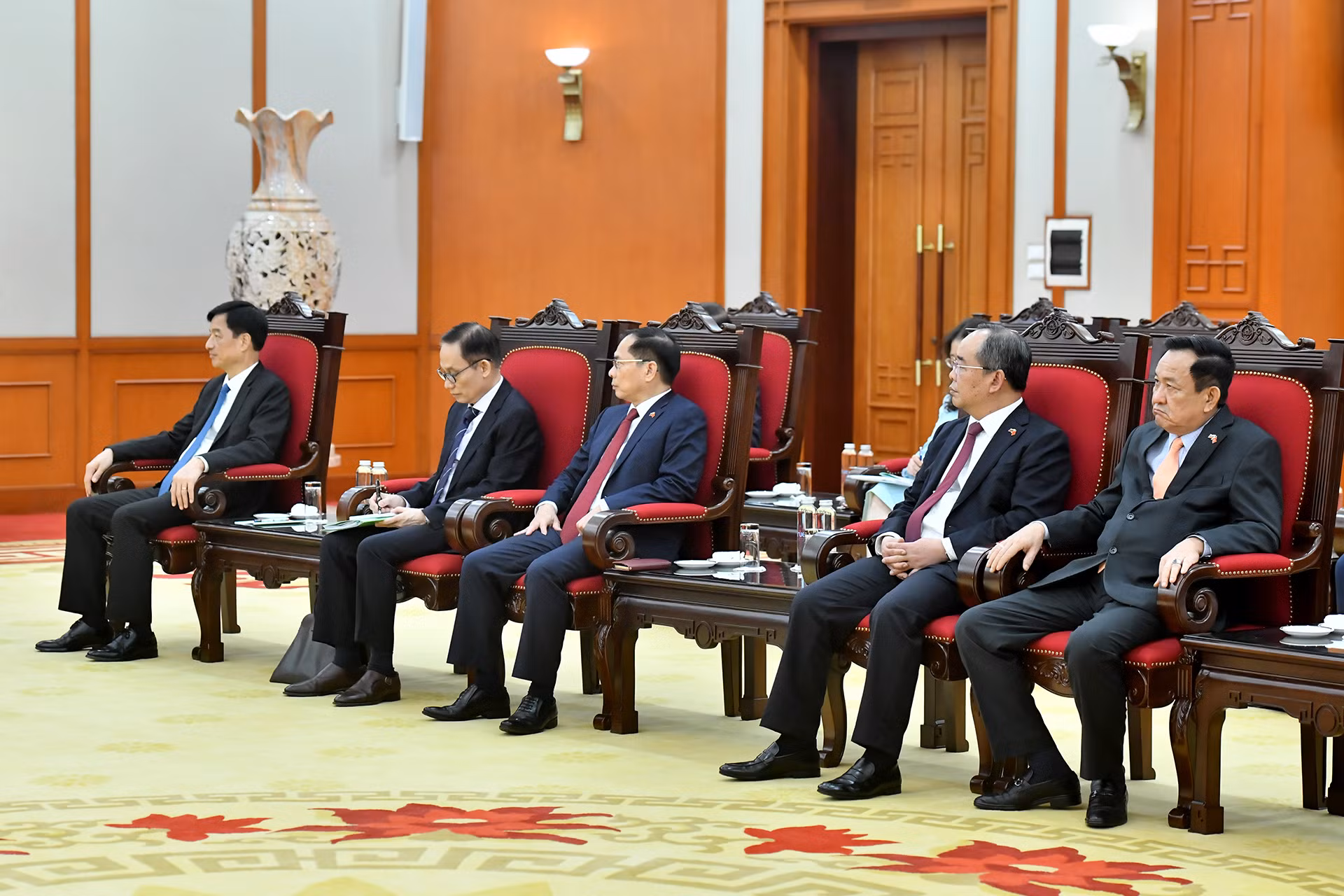 Các đại biểu Việt Nam tham dự buổi tiếp.
