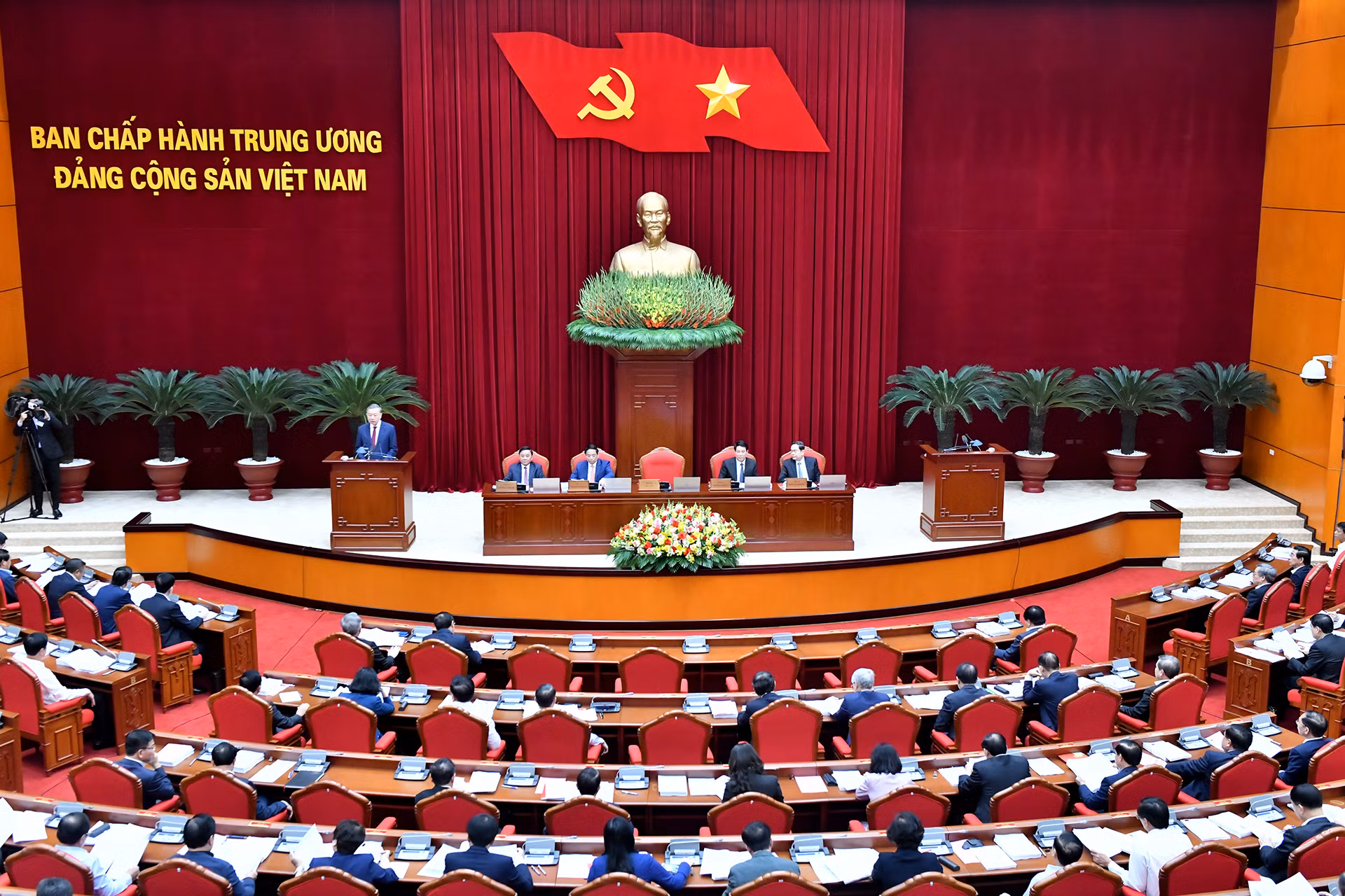 Hội nghị Ban Chấp hành Trung ương Đảng Cộng sản Việt Nam khóa XIII khai mạc tại Thủ đô Hà Nội.