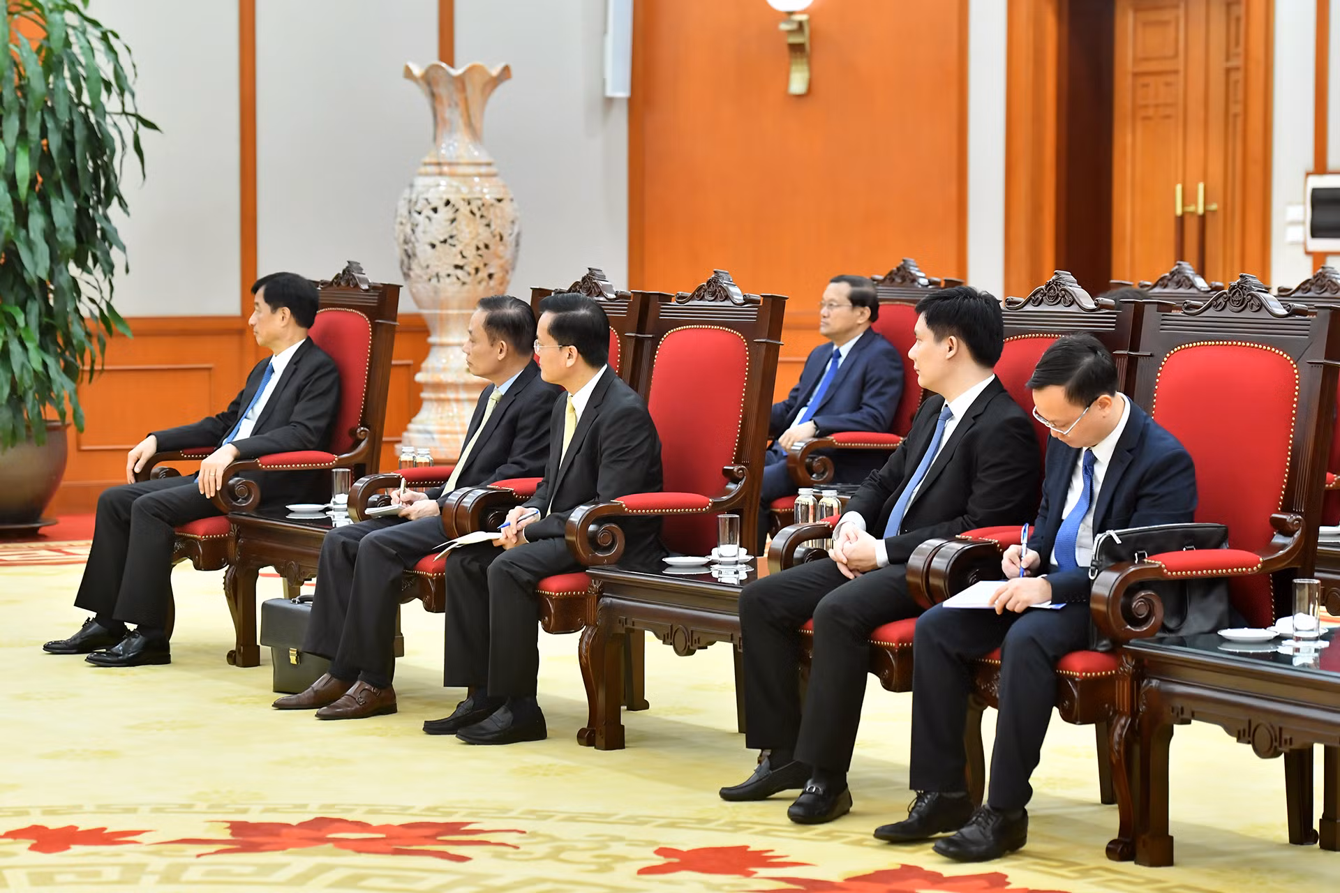 Các đại biểu Việt Nam tham dự buổi tiếp.