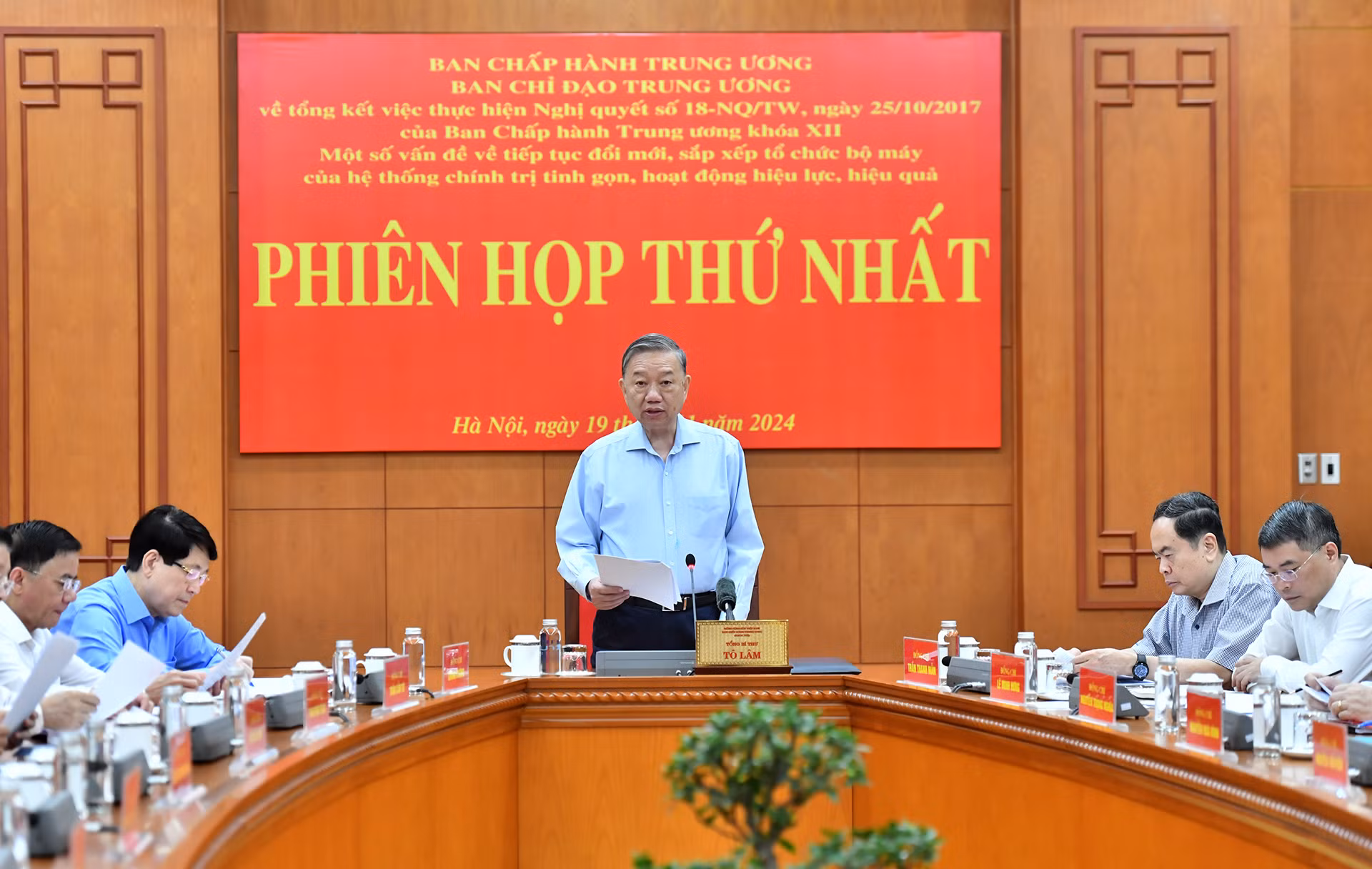 Tổng Bí thư Tô Lâm phát biểu tại phiên họp.