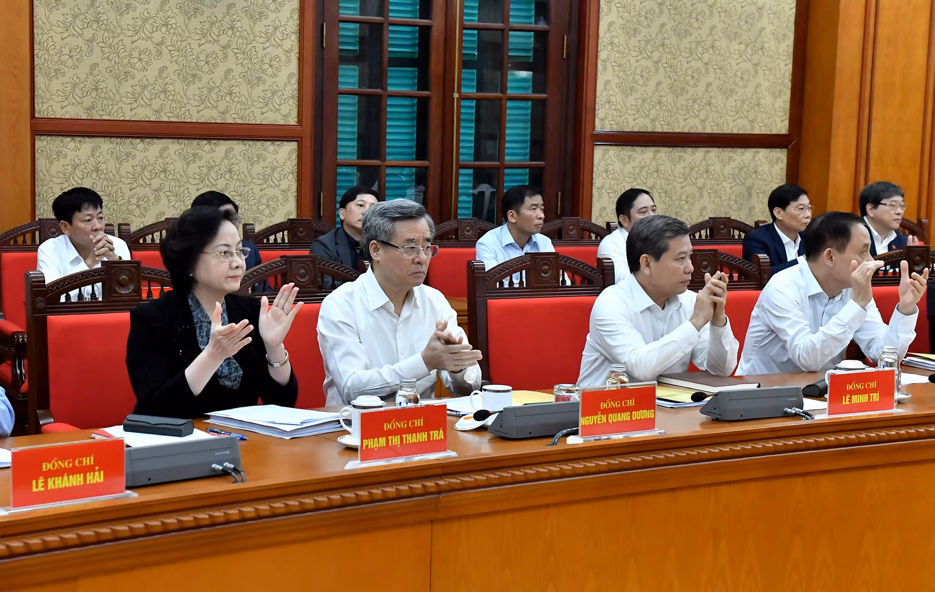 Các đồng chí thành viên Ban Chỉ đạo tham dự phiên họp.