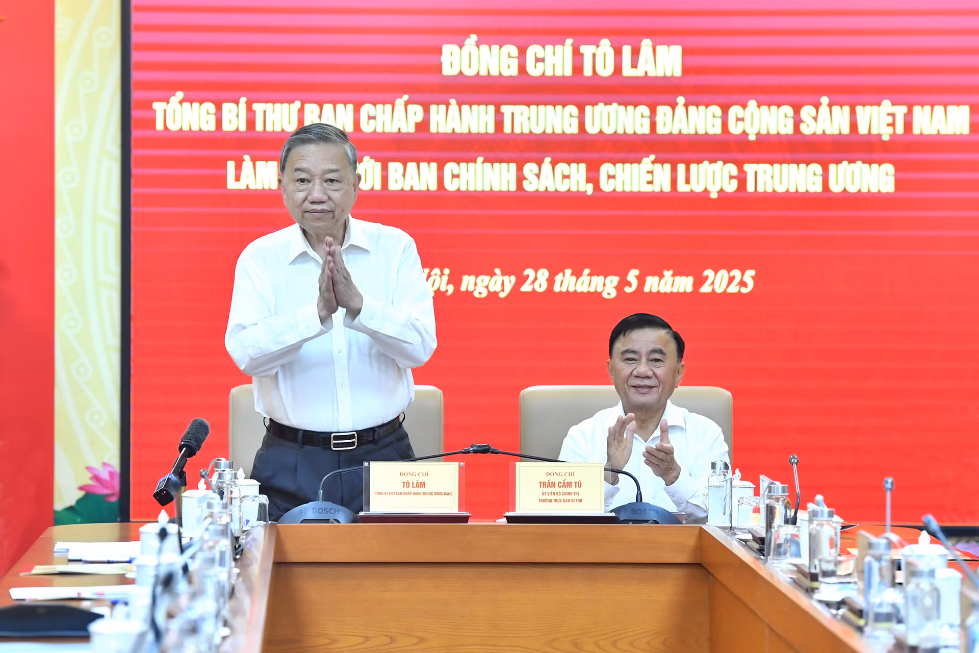 Tổng Bí thư Tô Lâm chủ trì làm việc với Ban Chính sách, chiến lược Trung ương. Tổng Bí thư Tô Lâm chủ trì làm việc với Ban Chính sách, chiến lược Trung ương.