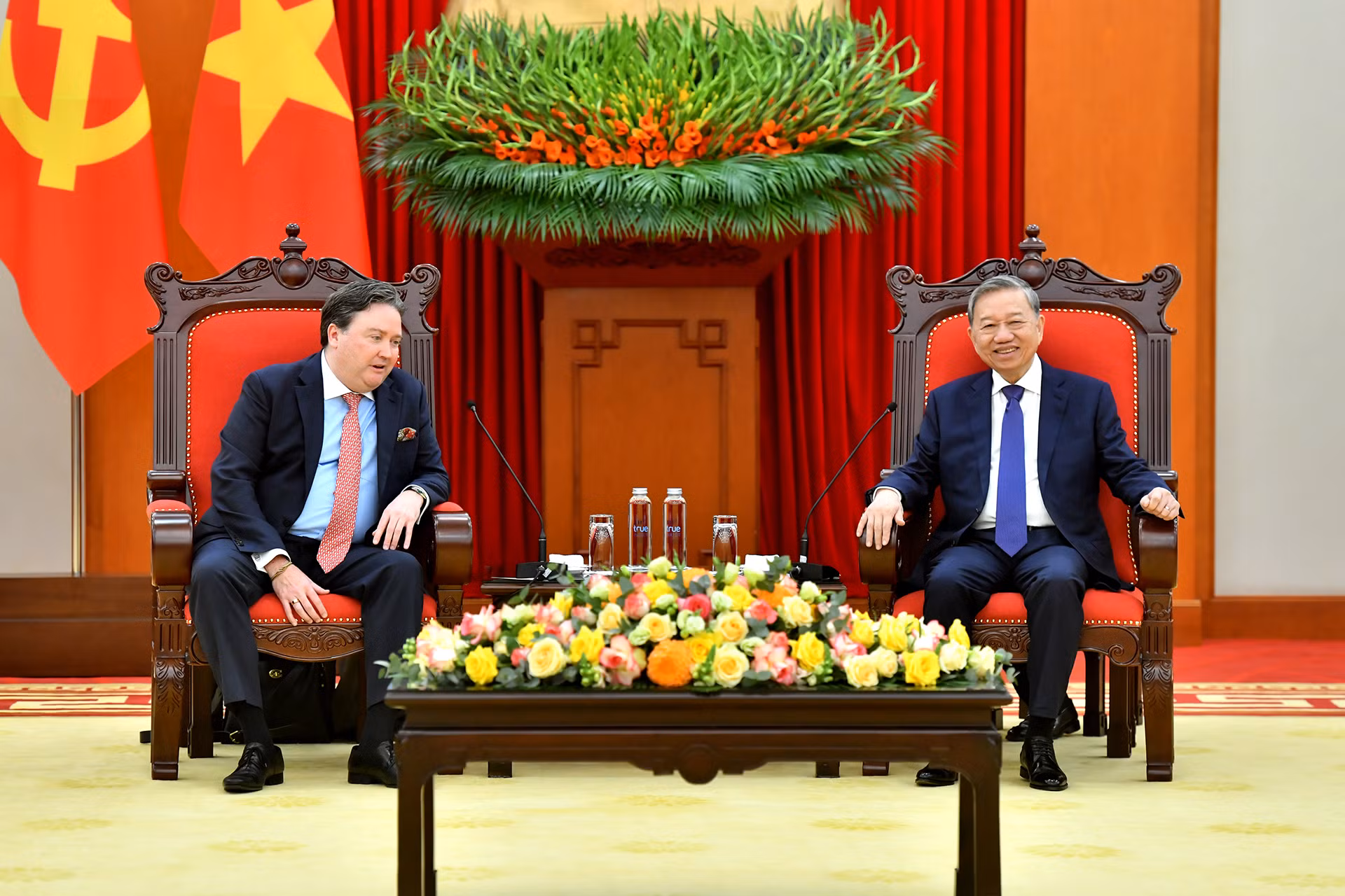 Tổng Bí thư Tô Lâm tiếp Đại sứ Hoa Kỳ tại Việt Nam Marc E. Knapper. Tổng Bí thư Tô Lâm tiếp Đại sứ Hoa Kỳ tại Việt Nam Marc E. Knapper.