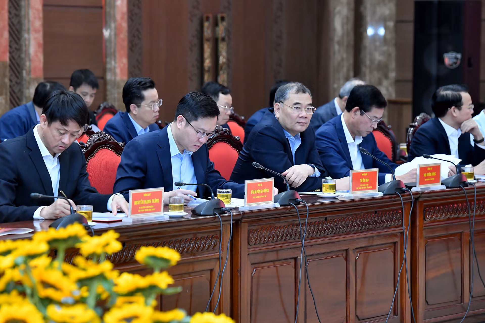 Các đại biểu tham dự buổi làm việc.