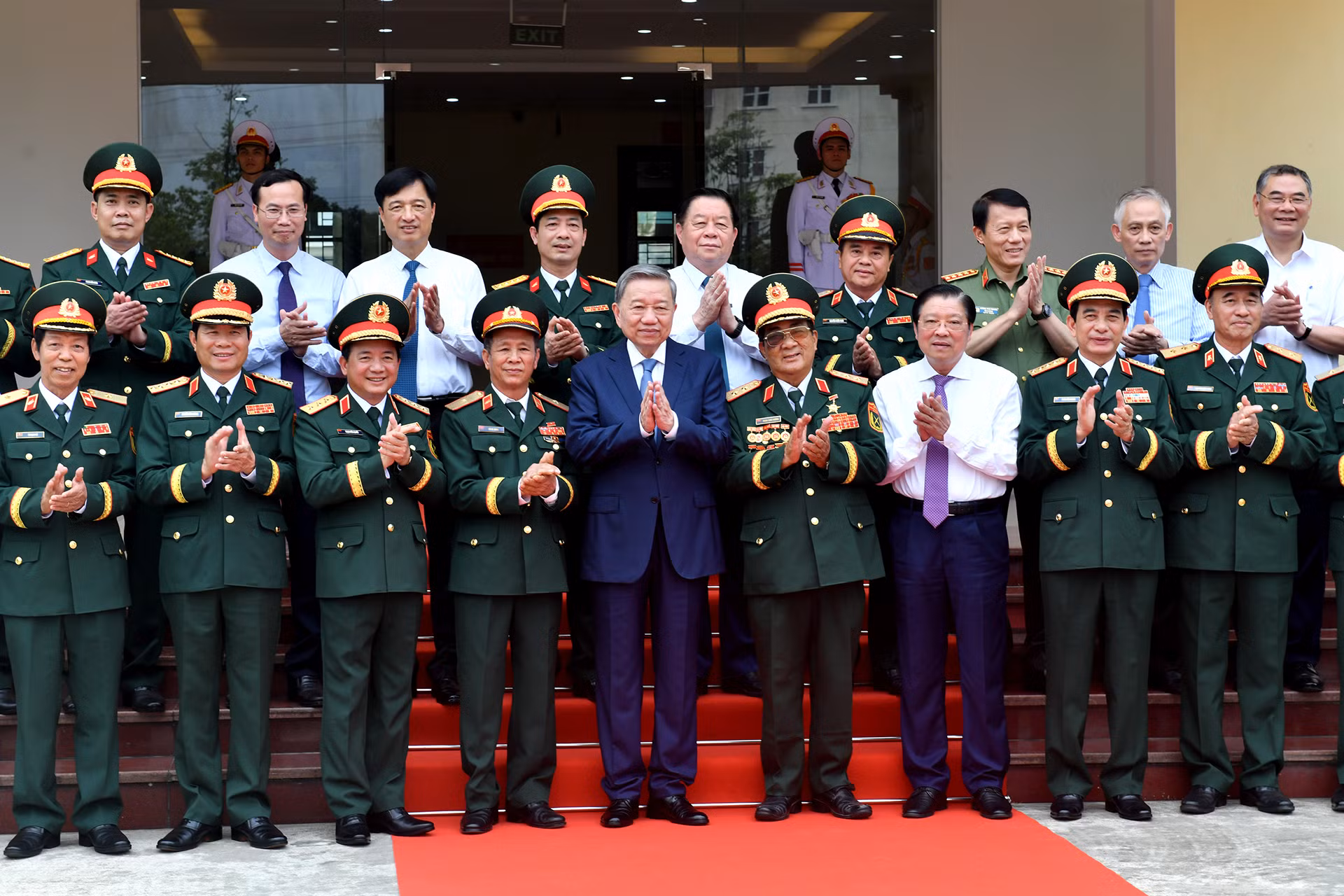 Tổng Bí thư Tô Lâm, Bí thư Quân ủy Trung ương và các đại biểu tham dự buổi làm việc.