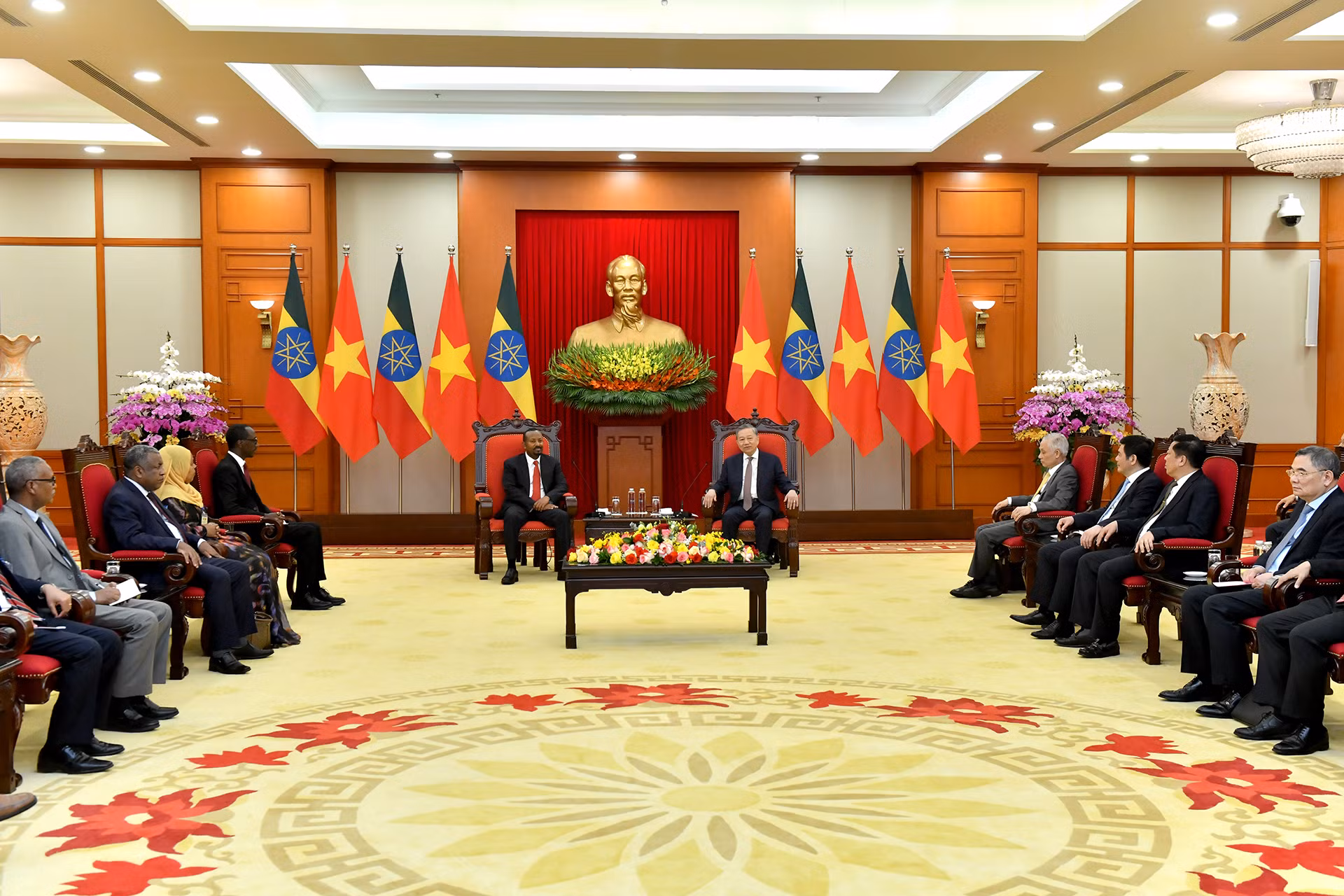 Quang cảnh buổi tiếp tại Trụ sở Trung ương Đảng. Quang cảnh buổi tiếp tại Trụ sở Trung ương Đảng.