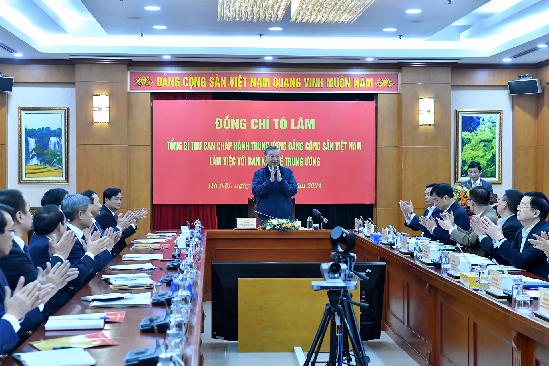 Tổng Bí thư Tô Lâm chủ trì buổi làm việc với Ban Kinh tế Trung ương.