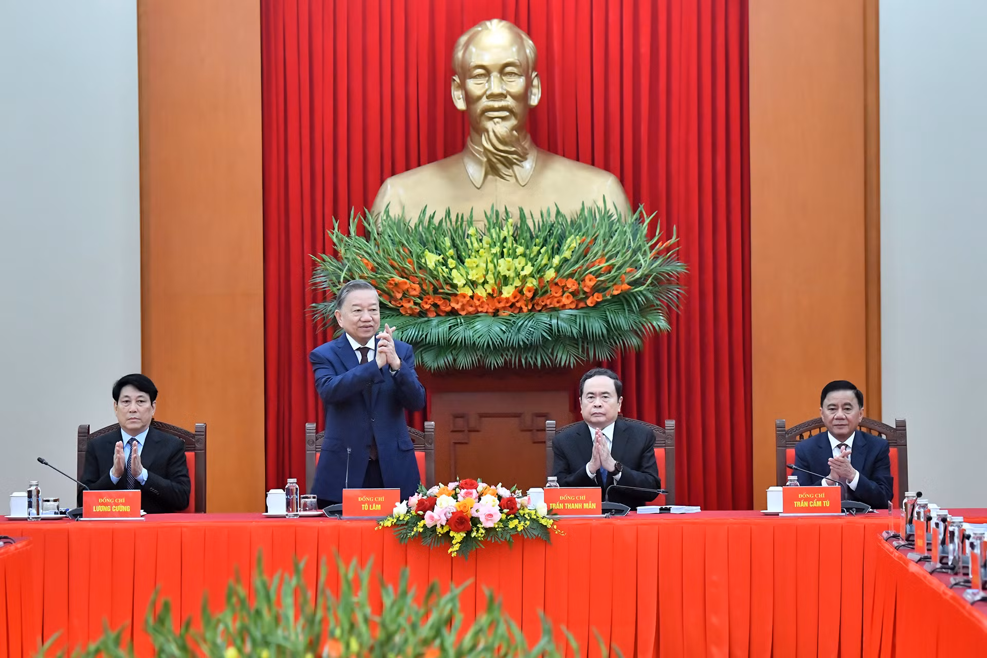 Tổng Bí thư Tô Lâm và các đồng chí lãnh đạo Đảng, Nhà nước chủ trì hội nghị.