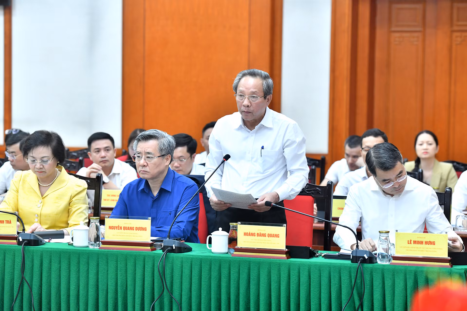 Phó Trưởng ban Thường trực Ban Tổ chức Trung ương Hoàng Đăng Quang trình bày báo cáo. Phó Trưởng ban Thường trực Ban Tổ chức Trung ương Hoàng Đăng Quang trình bày báo cáo.