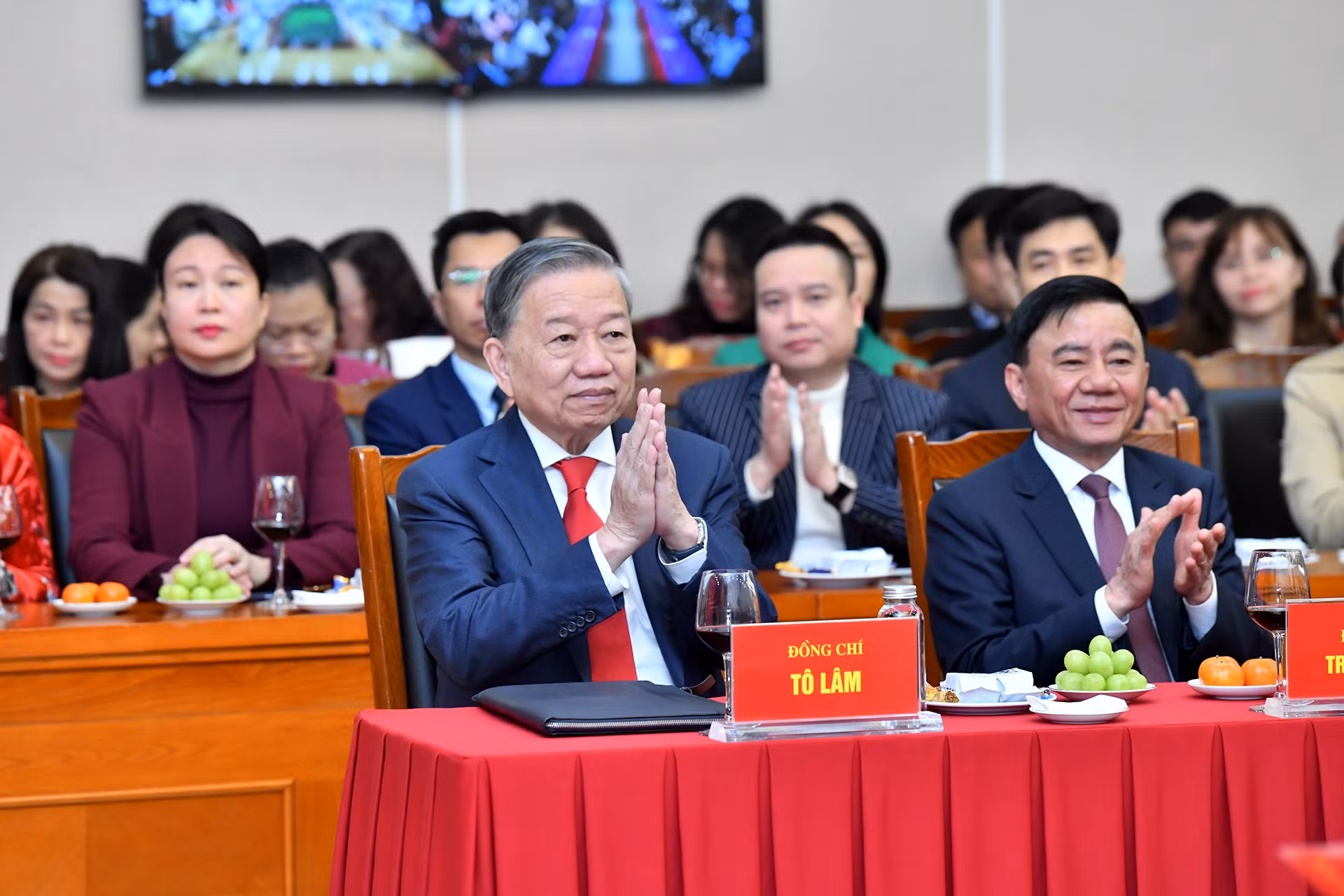 Tổng Bí thư Tô Lâm và Thường trực Ban Bí thư Trần Cẩm Tú dự buổi gặp mặt. Tổng Bí thư Tô Lâm và Thường trực Ban Bí thư Trần Cẩm Tú dự buổi gặp mặt.