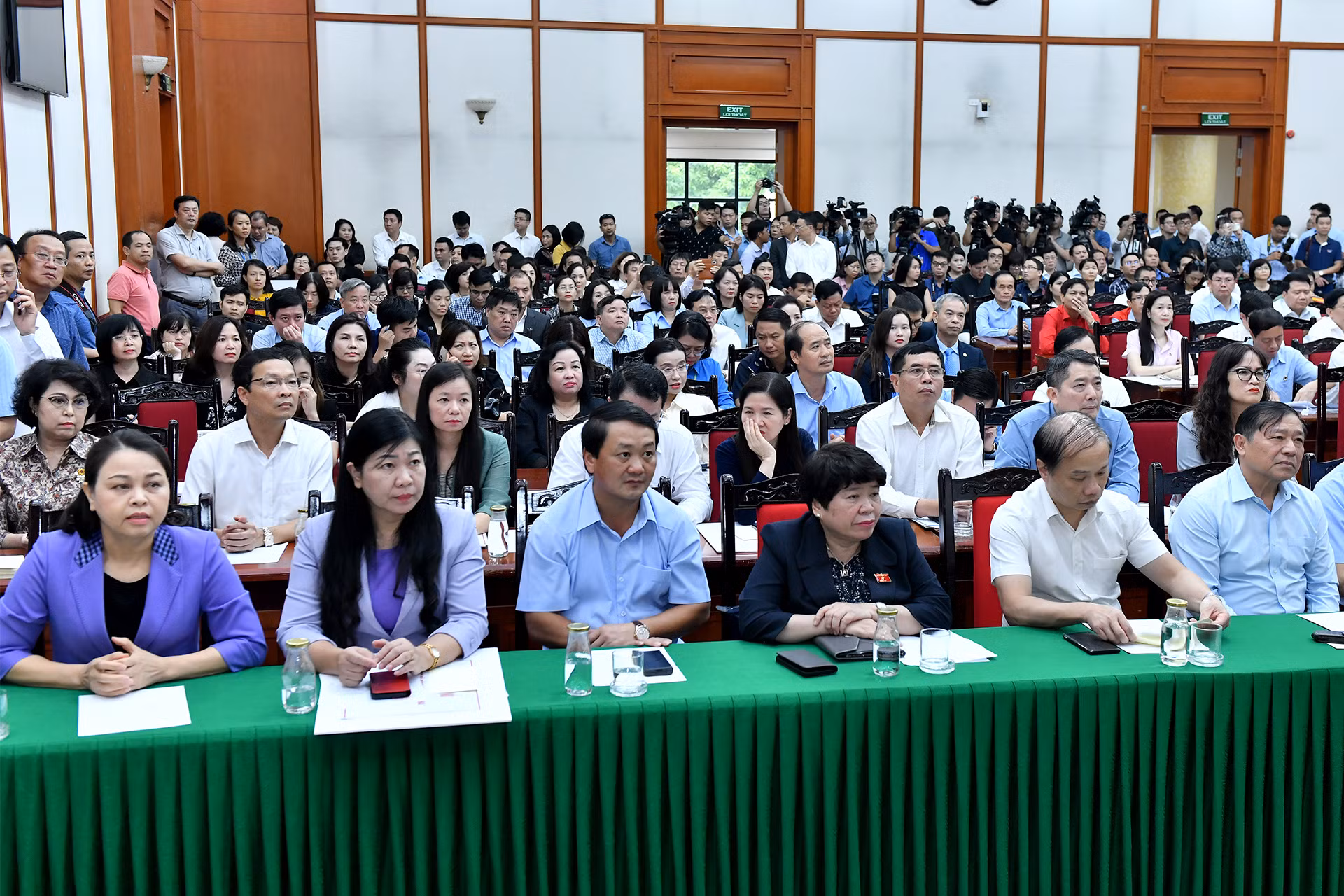 Các đại biểu dự Lễ quyên góp ủng hộ đồng bào bị thiệt hại do cơn bão số 3 gây ra. Các đại biểu dự Lễ quyên góp ủng hộ đồng bào bị thiệt hại do cơn bão số 3 gây ra.