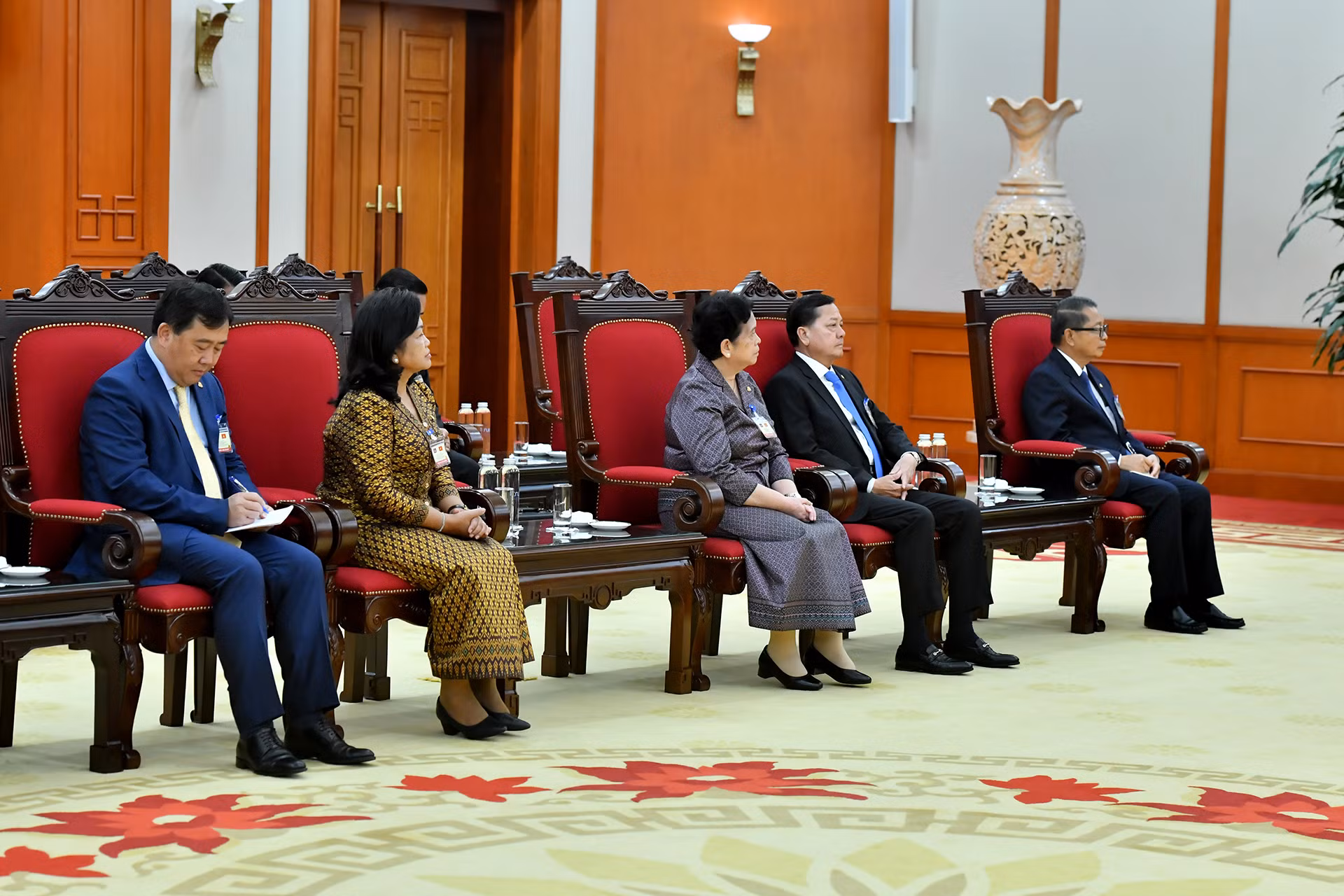 Các đại biểu Campuchia tham dự hội kiến.
