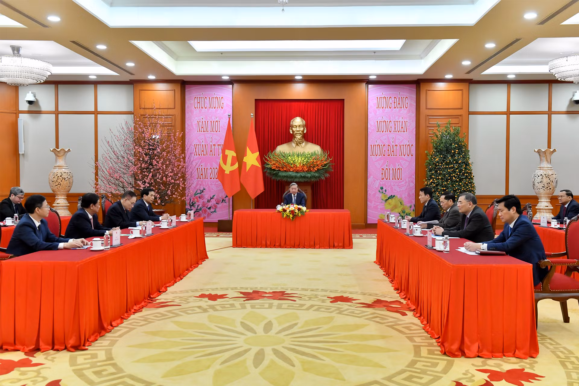 Quang cảnh cuộc điện đàm.