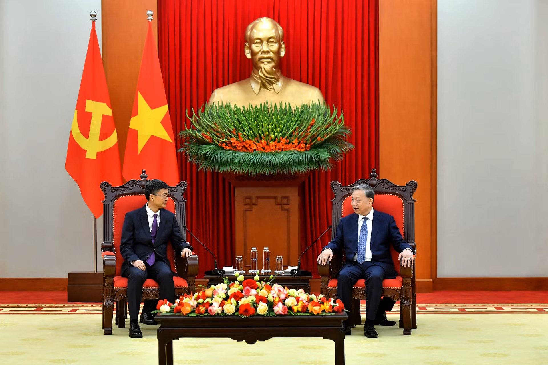 Tổng Bí thư Tô Lâm tiếp Bí thư Khu ủy Quảng Tây (Trung Quốc) Trần Cương. Tổng Bí thư Tô Lâm tiếp Bí thư Khu ủy Quảng Tây (Trung Quốc) Trần Cương.
