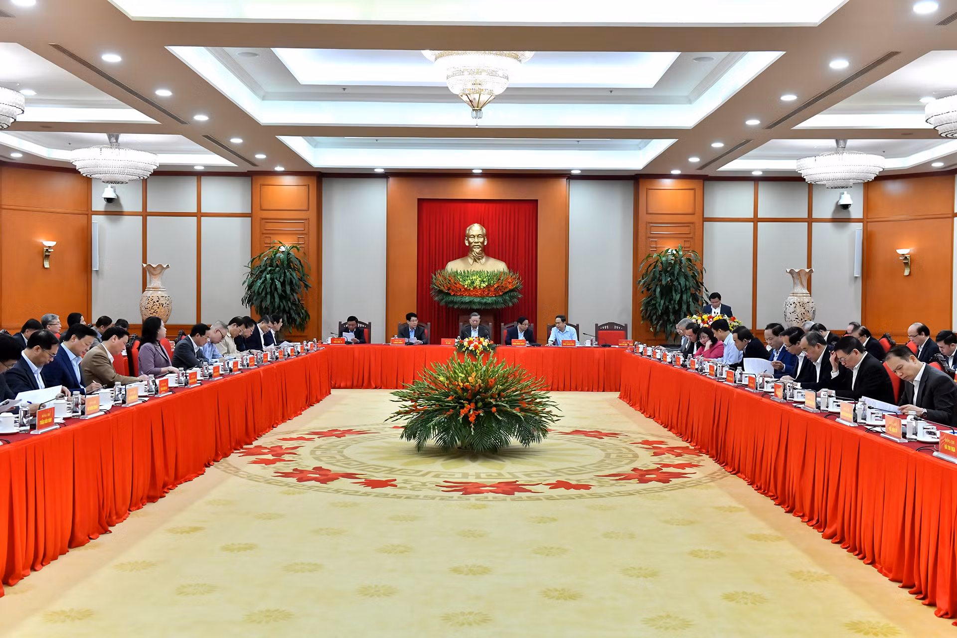 Quang cảnh phiên họp tại Trụ sở Trung ương Đảng.