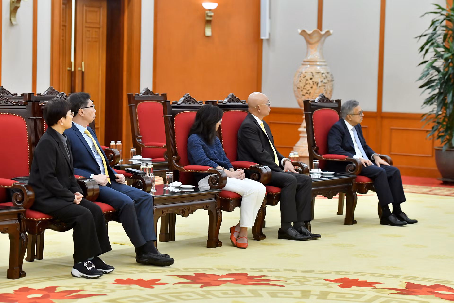 Các đại biểu tham dự buổi tiếp.