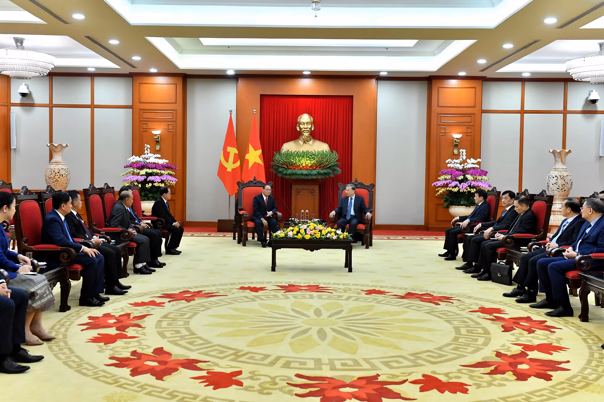 Quang cảnh buổi tiếp Đoàn đại biểu Bộ Công an Lào tại Trụ sở Trung ương Đảng.