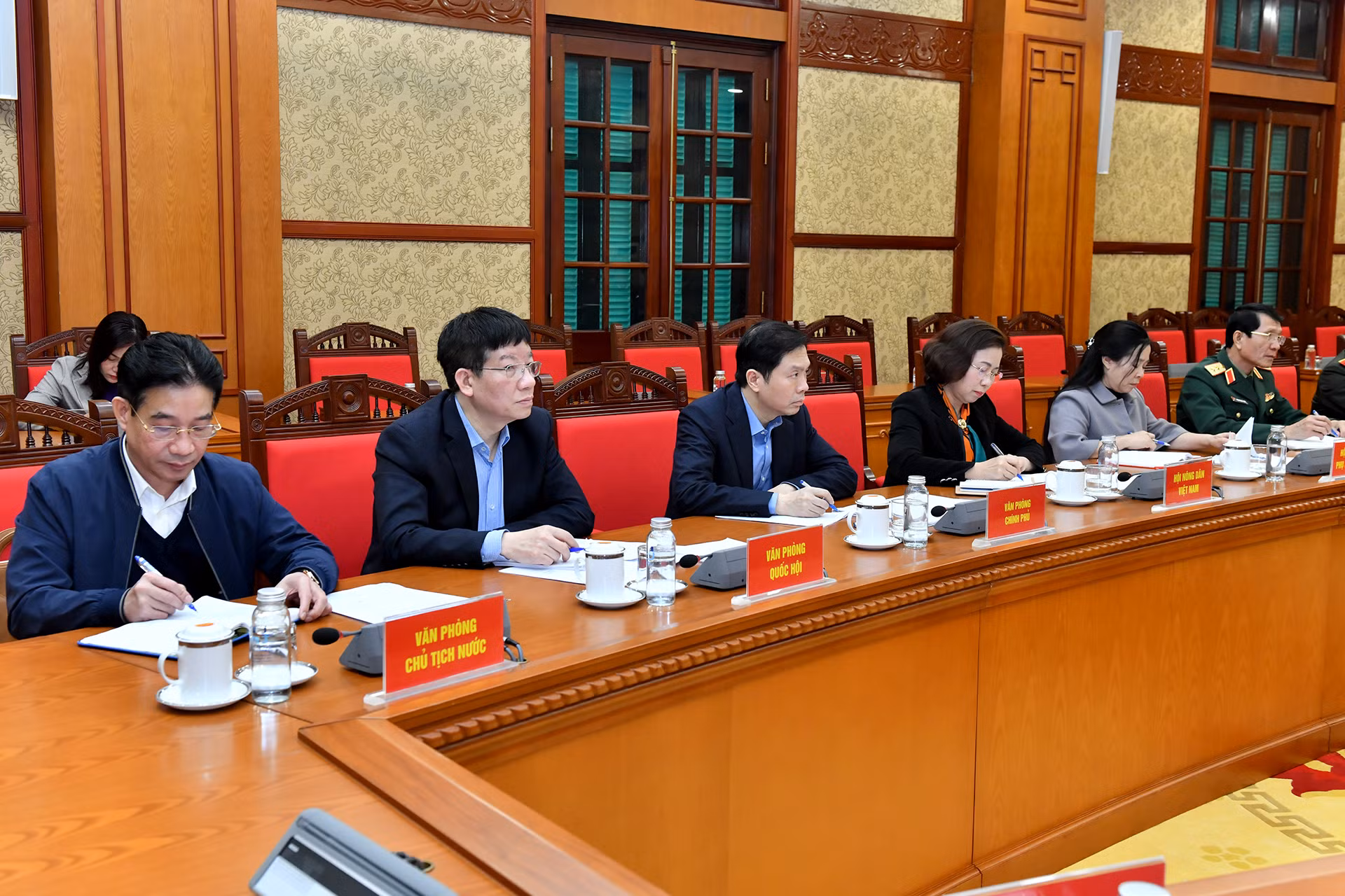 Các đại biểu tham dự giao ban.