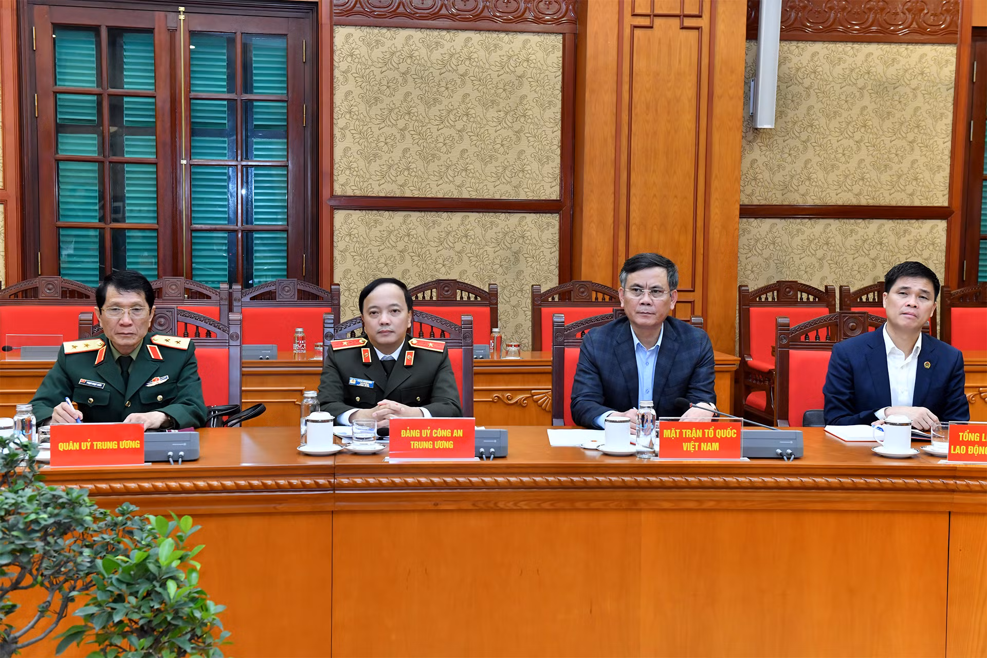 Các đại biểu tham dự giao ban.