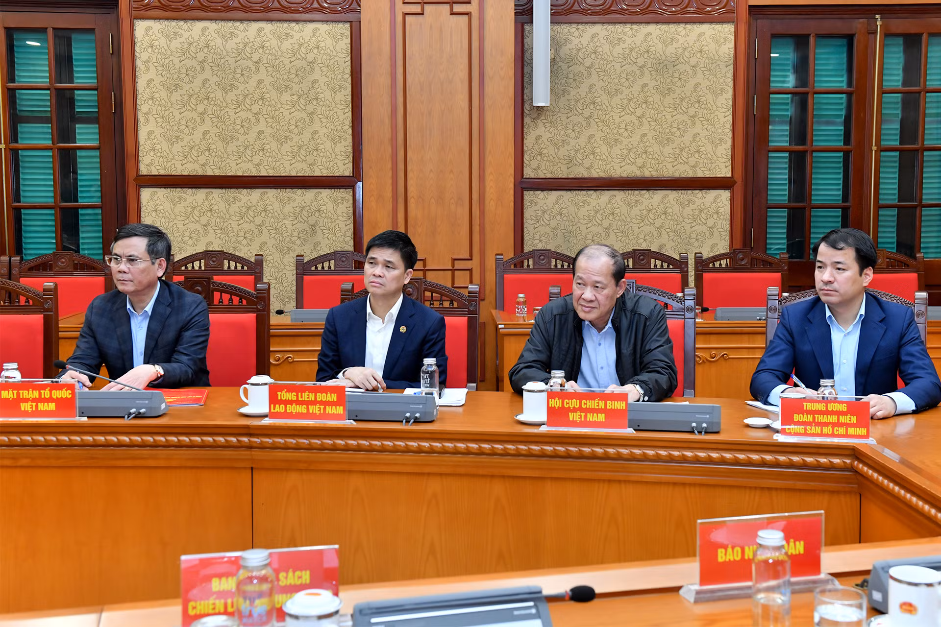Các đại biểu tham dự giao ban.