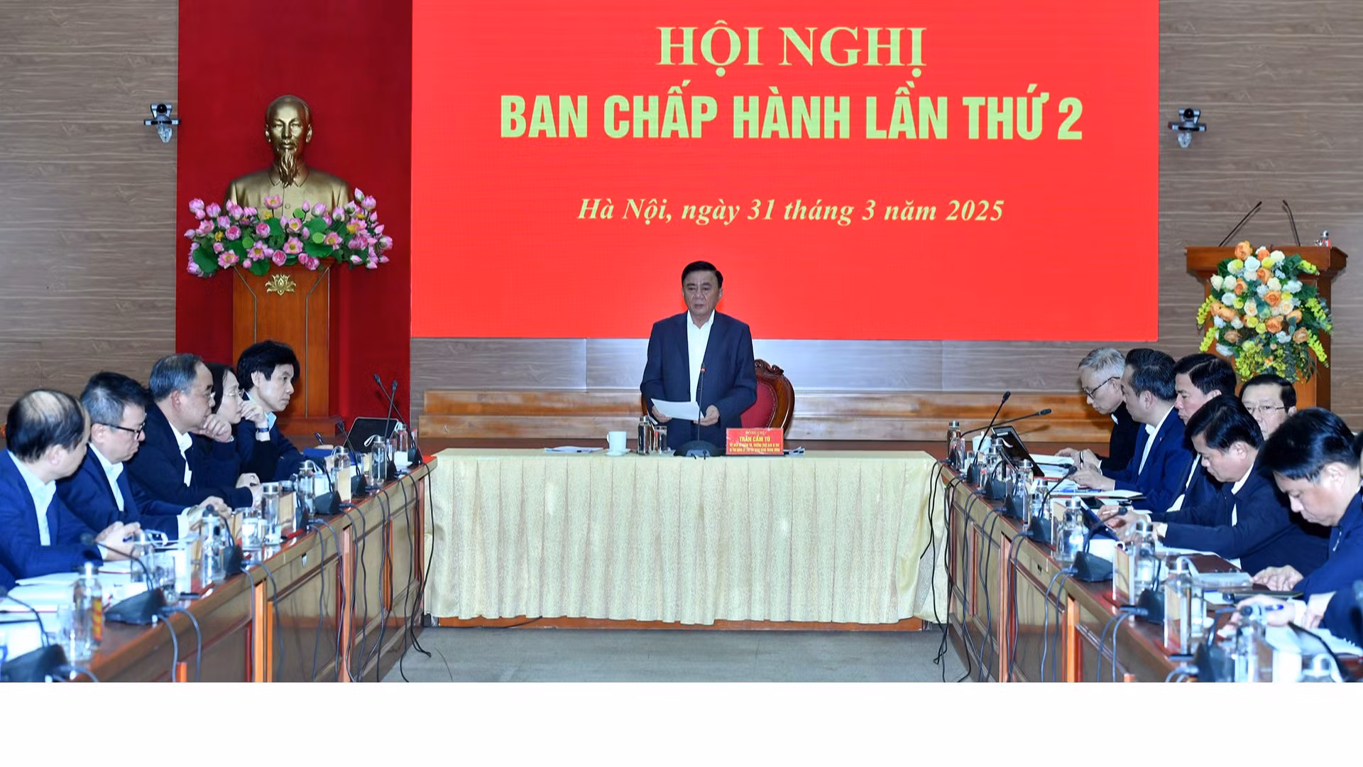 Đồng chí Trần Cẩm Tú, Ủy viên Bộ Chính trị, Thường trực Ban Bí thư, Bí thư Đảng ủy các cơ quan Đảng Trung ương chủ trì hội nghị. 