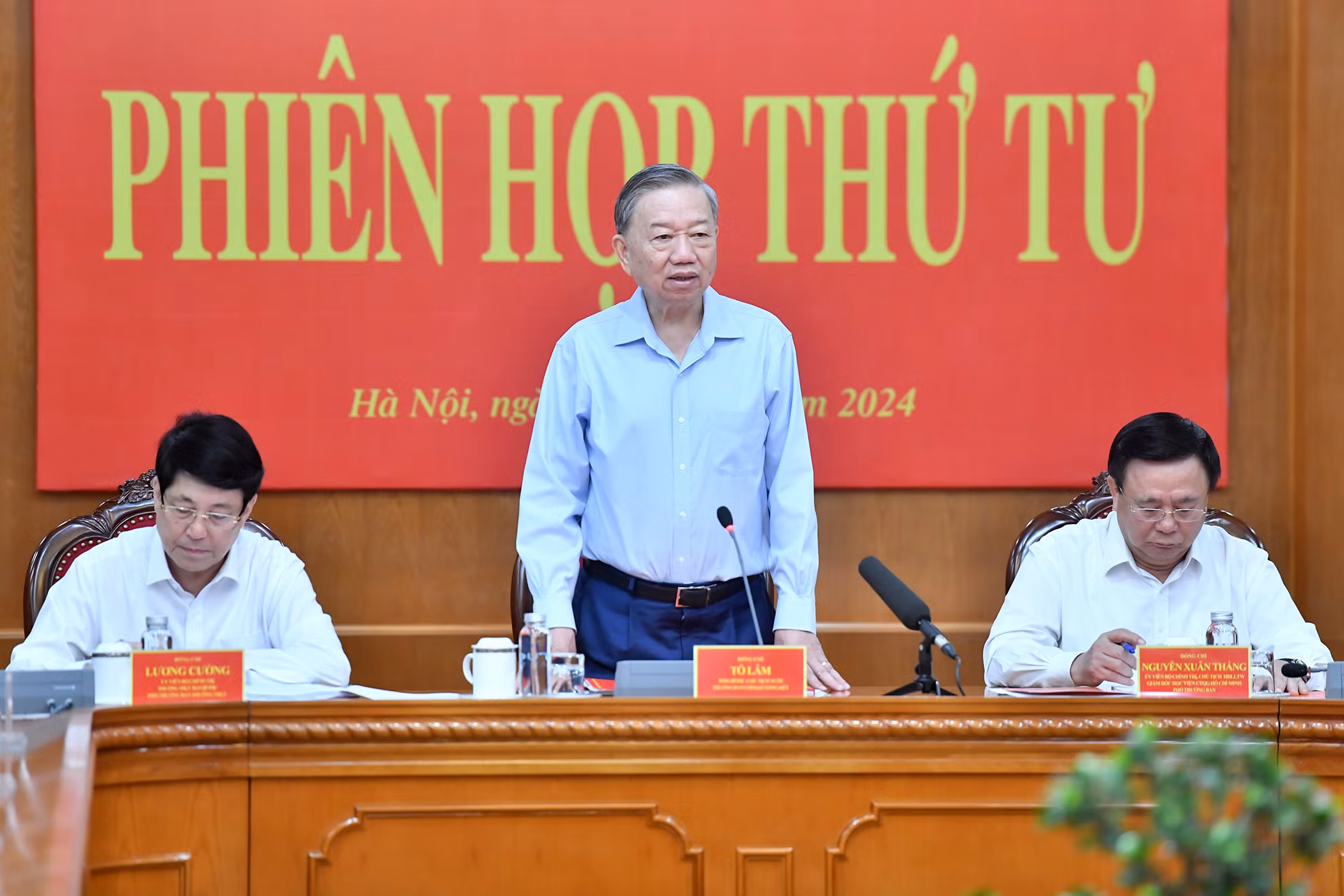 Tổng Bí thư, Chủ tịch nước Tô Lâm phát biểu chỉ đạo phiên họp.