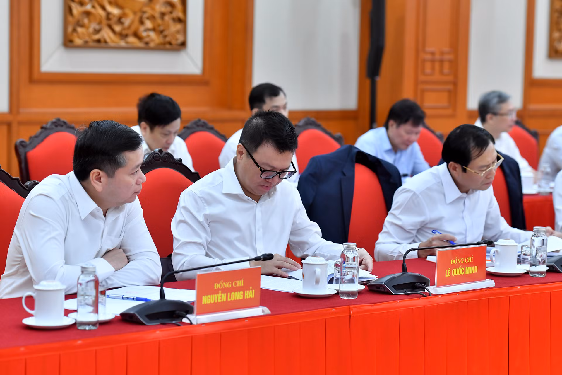 Các đại biểu tham dự phiên họp.