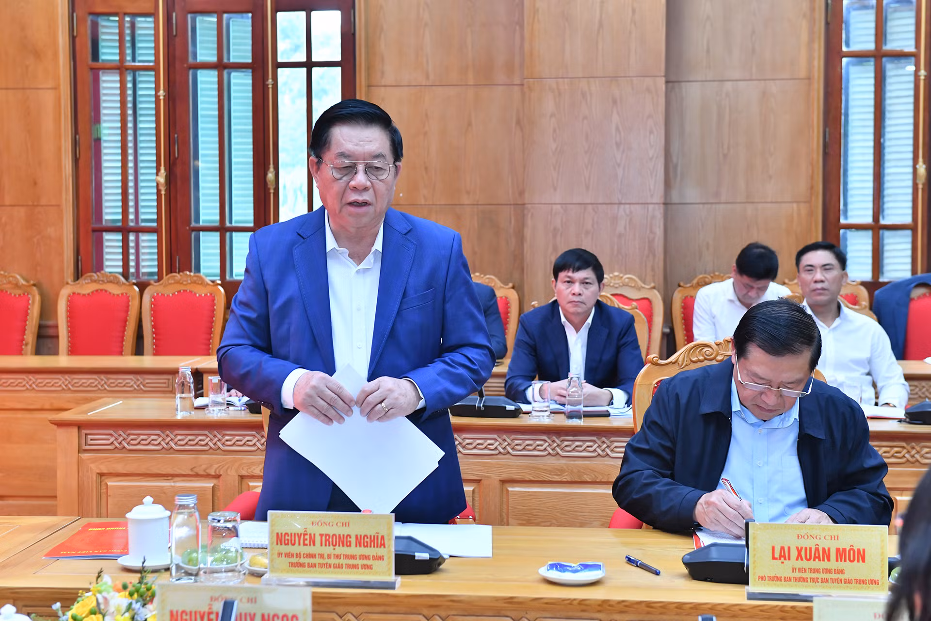 Đồng chí Nguyễn Trọng Nghĩa, Ủy viên Bộ Chính trị, Bí thư Trung ương Đảng, Trưởng Ban Tuyên giáo Trung ương phát biểu tại buổi làm việc.