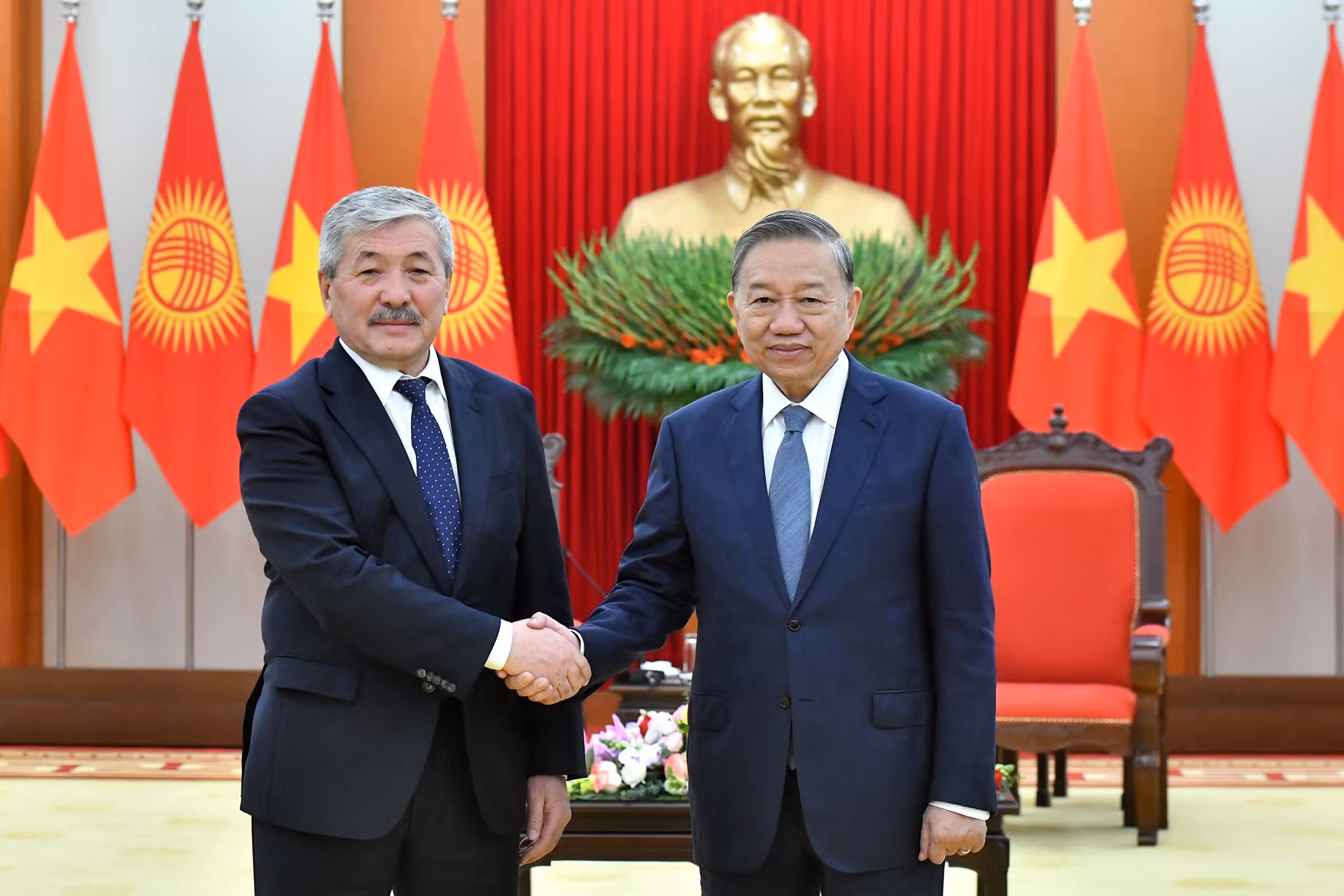 Tổng Bí thư Tô Lâm và Thủ tướng Cộng hòa Kyrgyzstan Adylbek Kasymaliev.