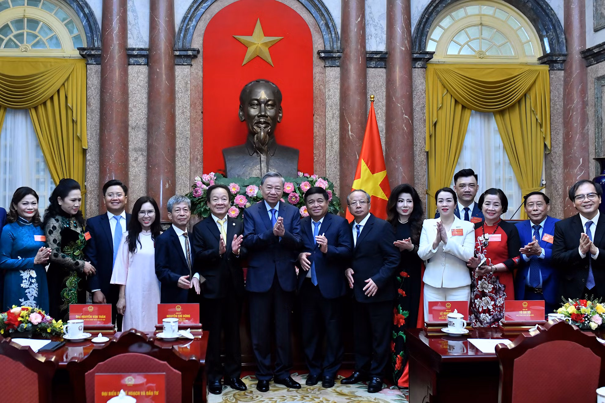 Tổng Bí thư, Chủ tịch nước Tô Lâm với đoàn đại biểu Hiệp hội Doanh nghiệp nhỏ và vừa Việt Nam.
