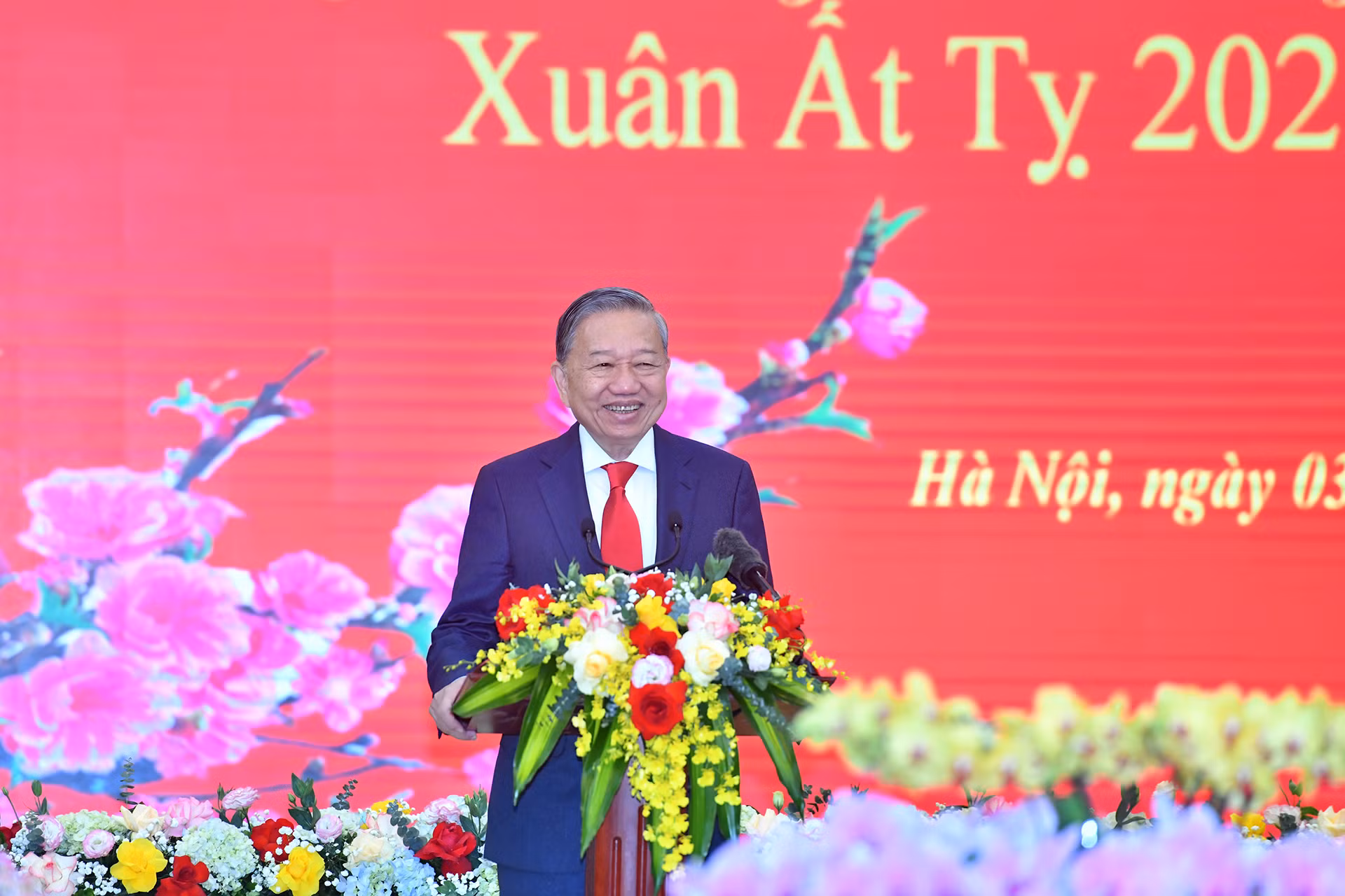 Tổng Bí thư Tô Lâm gặp mặt thân mật cán bộ, công chức, viên chức và người lao động Văn phòng Trung ương Đảng nhân dịp đầu Xuân Ất Tỵ. Tổng Bí thư Tô Lâm gặp mặt thân mật cán bộ, công chức, viên chức và người lao động Văn phòng Trung ương Đảng nhân dịp đầu Xuân Ất Tỵ.