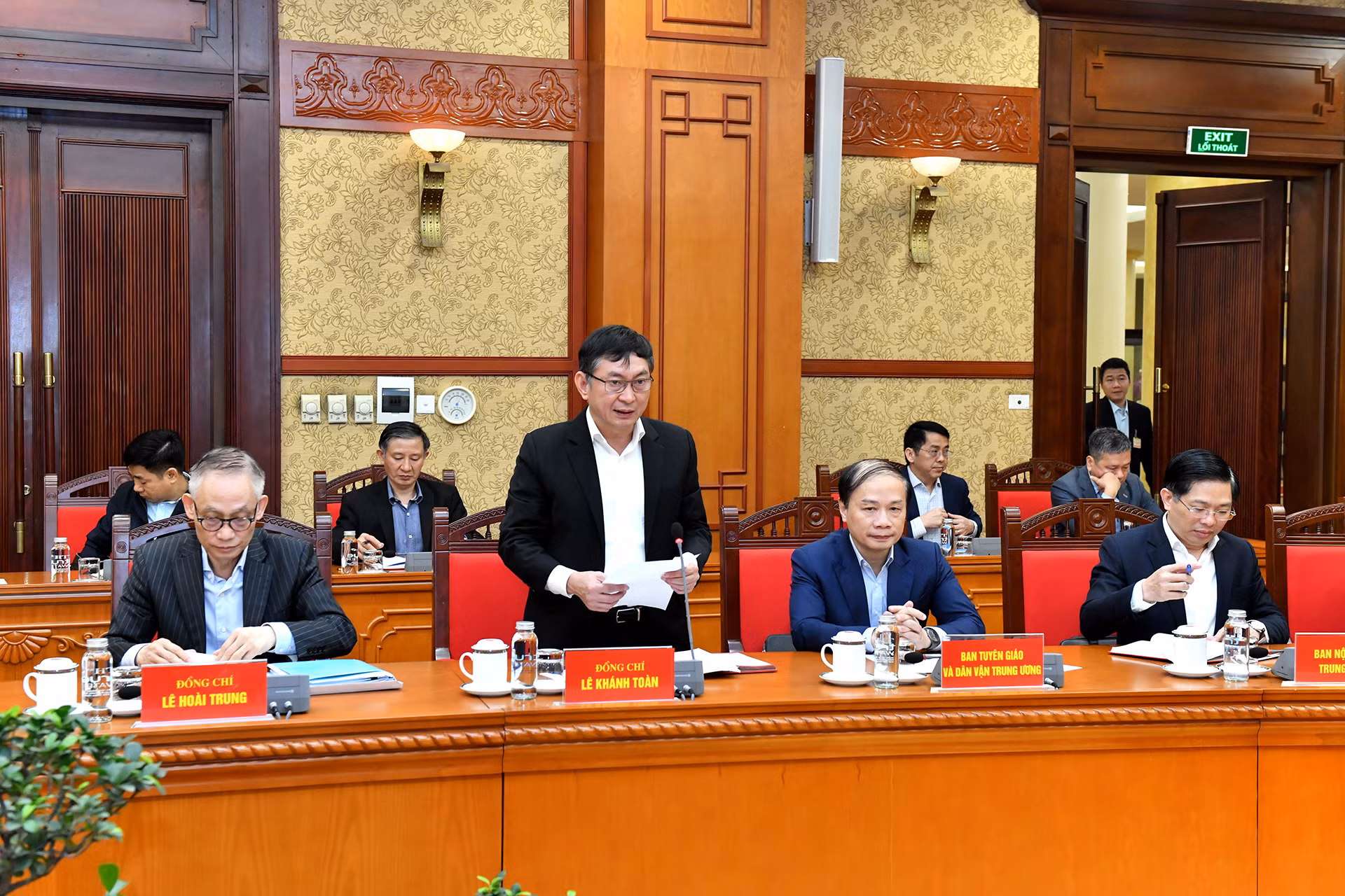 Hội nghị triển khai Chương trình làm việc của Bộ Chính trị, Ban Bí thư năm 2025. Hội nghị triển khai Chương trình làm việc của Bộ Chính trị, Ban Bí thư năm 2025.