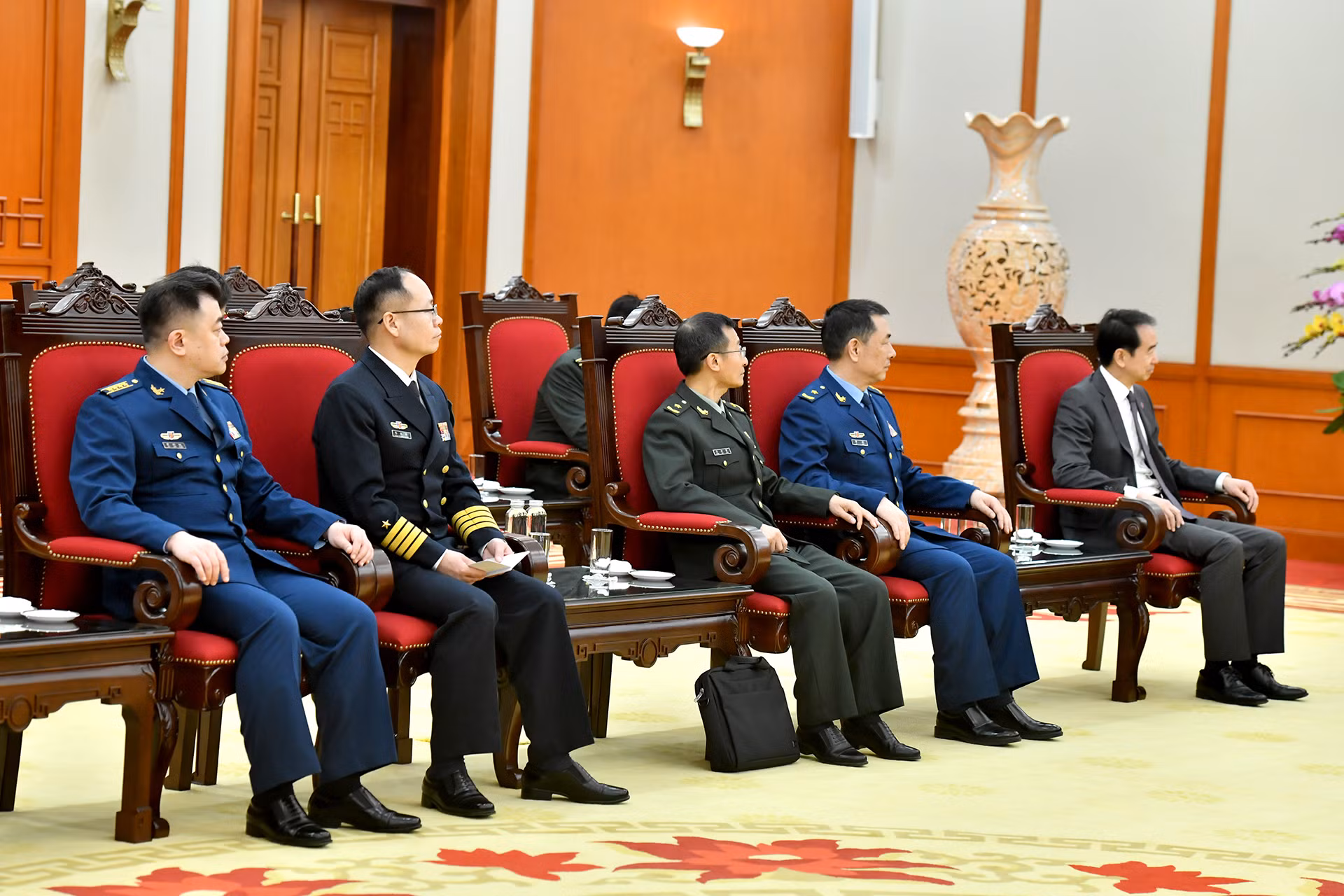 Các đại biểu Trung Quốc tham dự buổi tiếp.