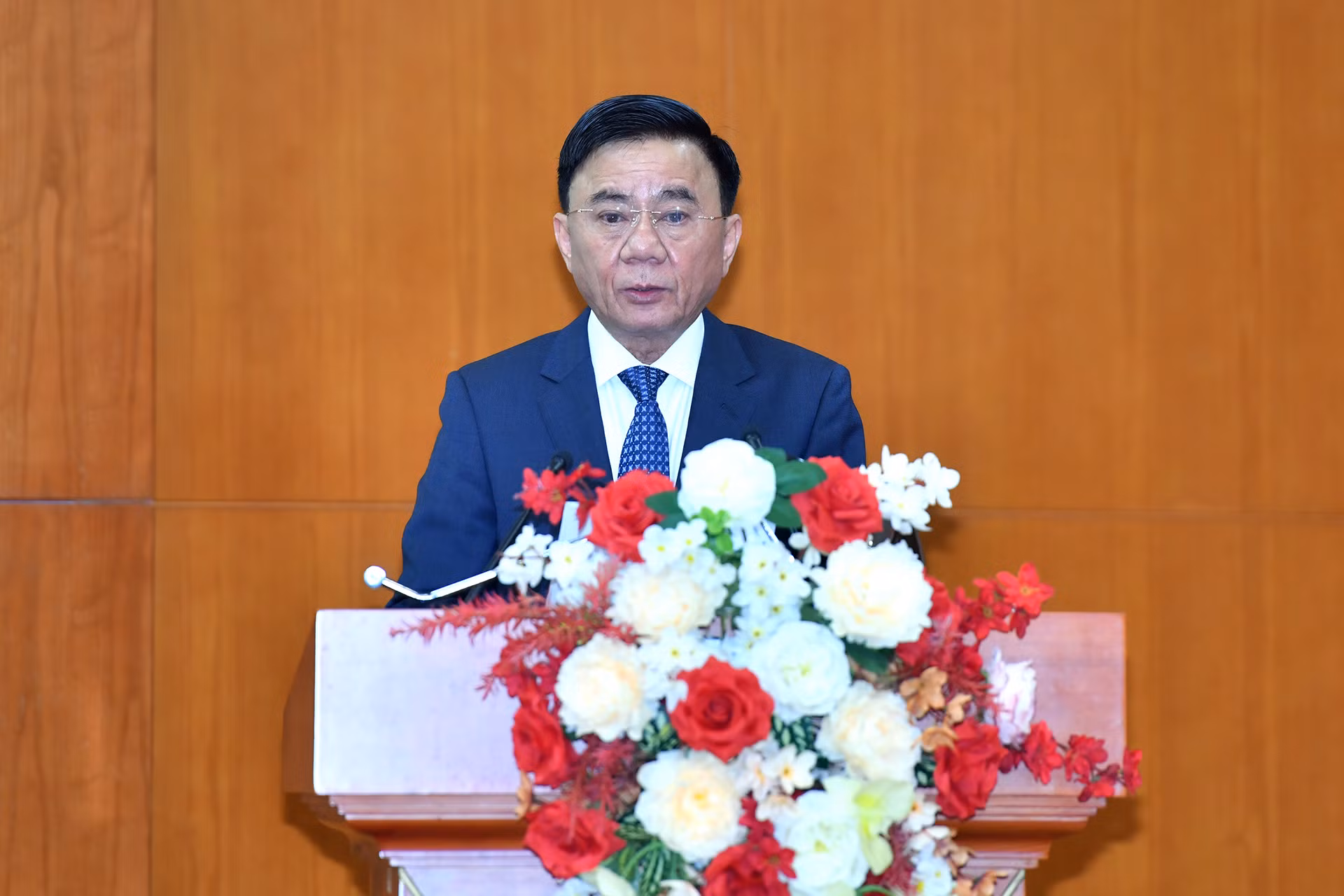 Đồng chí Trần Cẩm Tú, Ủy viên Bộ Chính trị, Thường trực Ban Bí thư, Chủ nhiệm Ủy ban Kiểm tra Trung ương phát biểu chỉ đạo hội nghị.